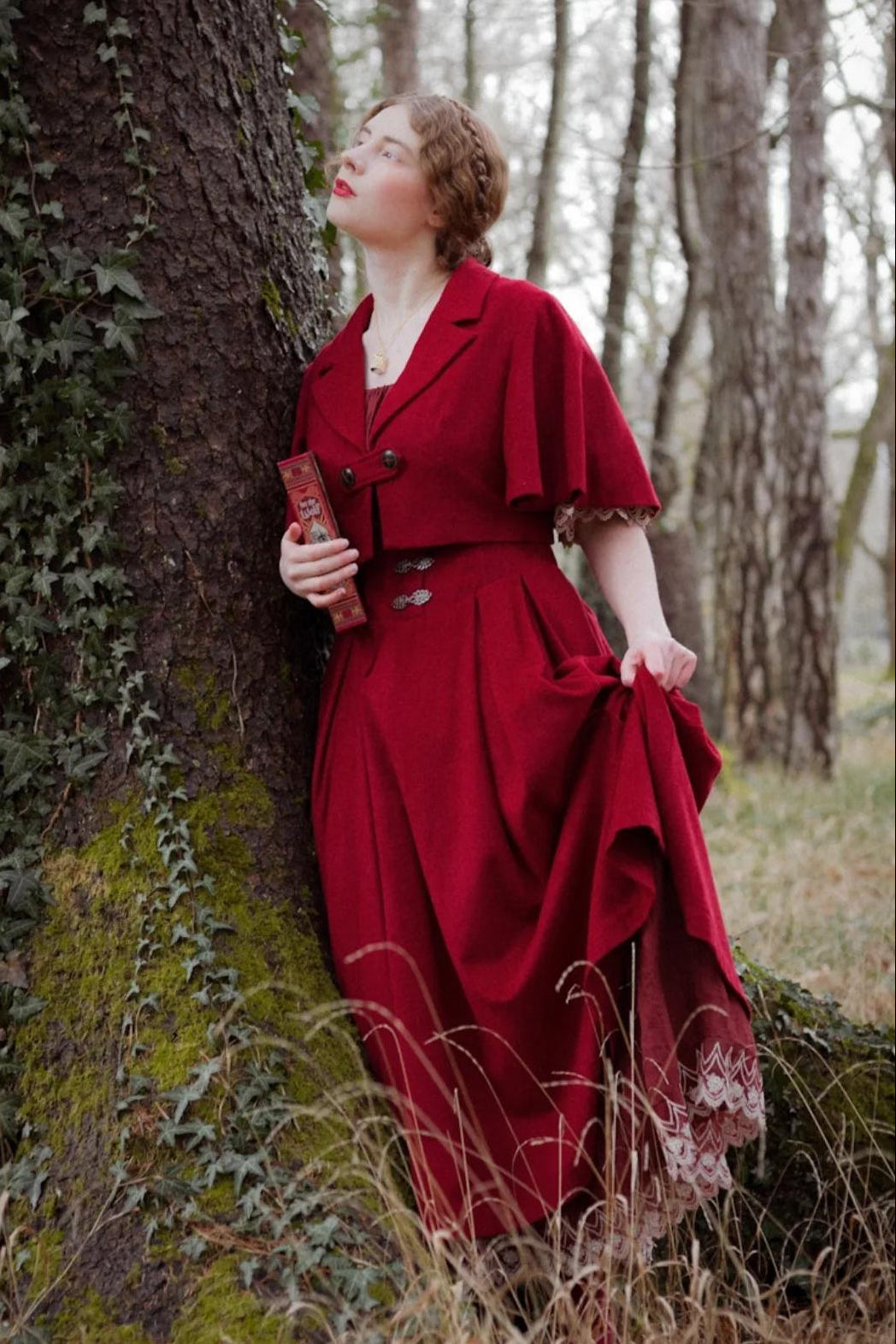 Clarise 22 |Retro Wool Skirt & Cape (2 pieces) – Linennaive