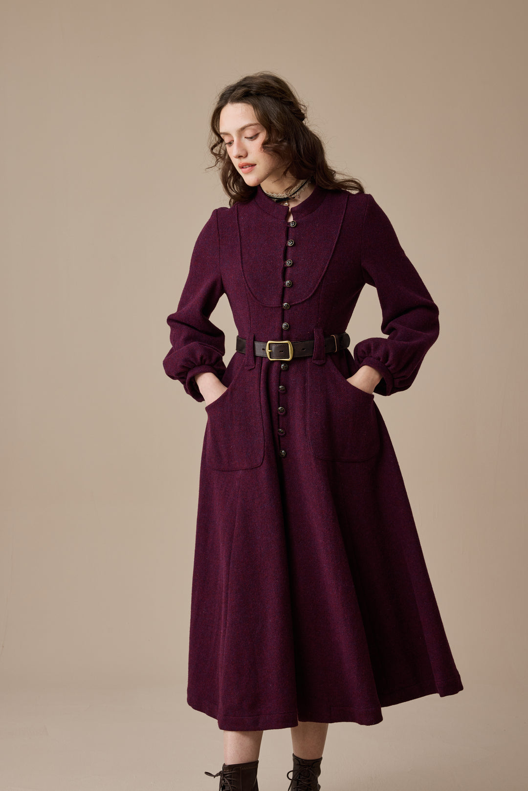 Margaret 25|100% wool buttoned down coat