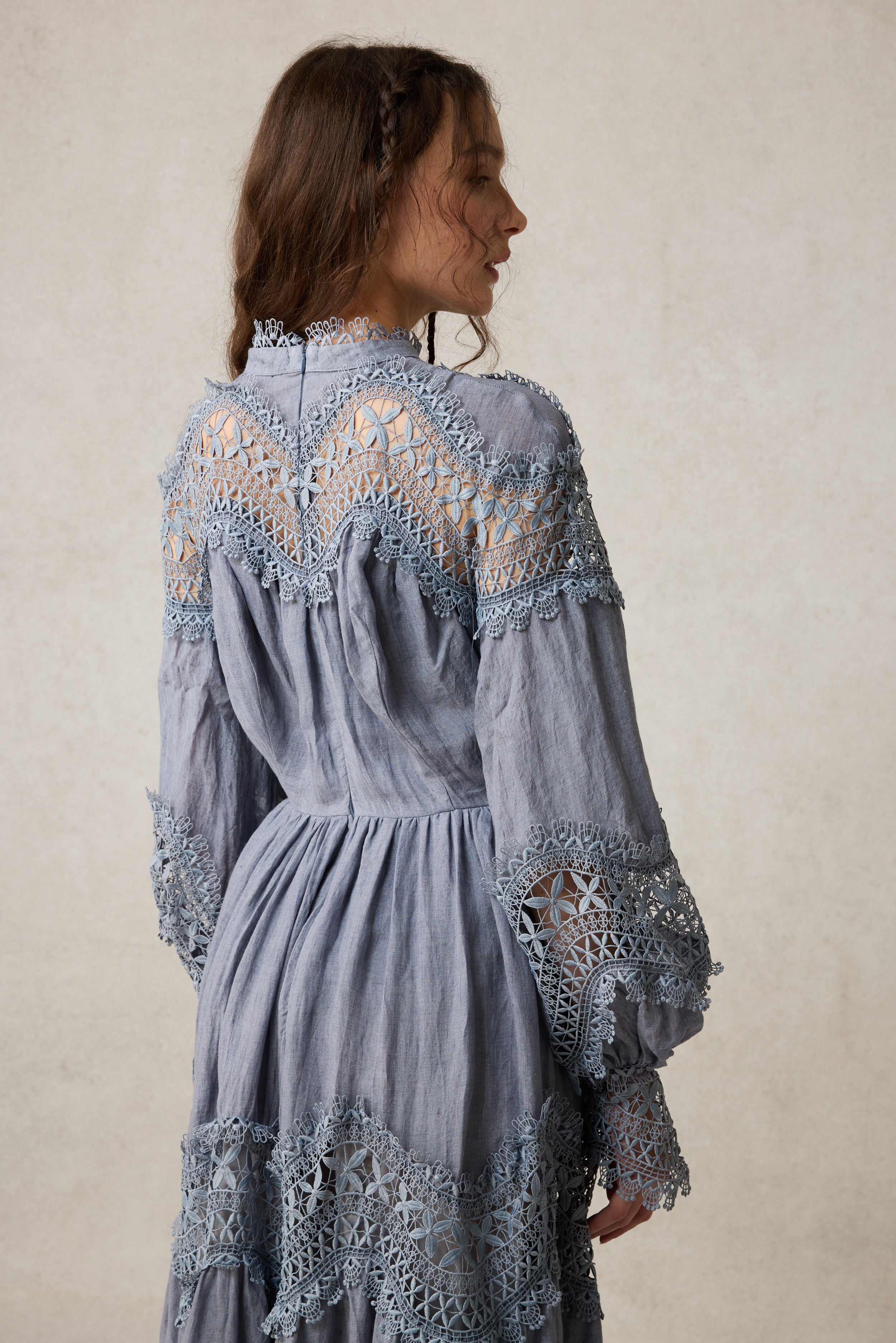 Pearlman 25 | Lace Linen Dress Gown – Linennaive