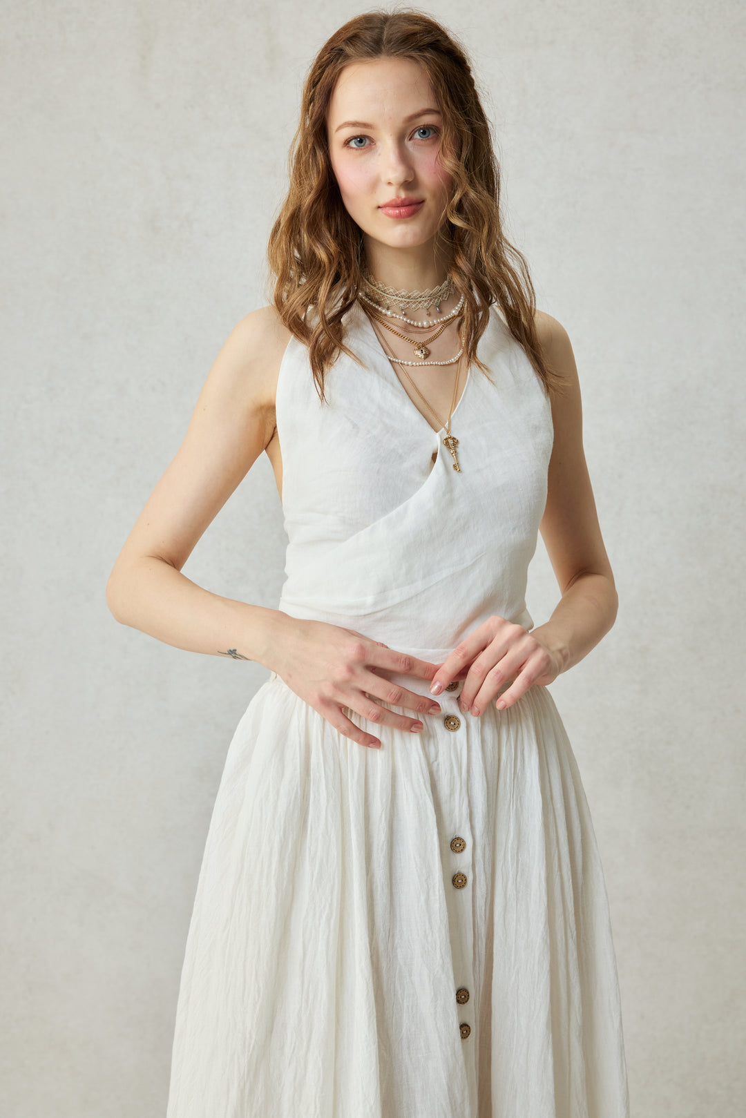 Muse 31 | Elegant halter linen blouse