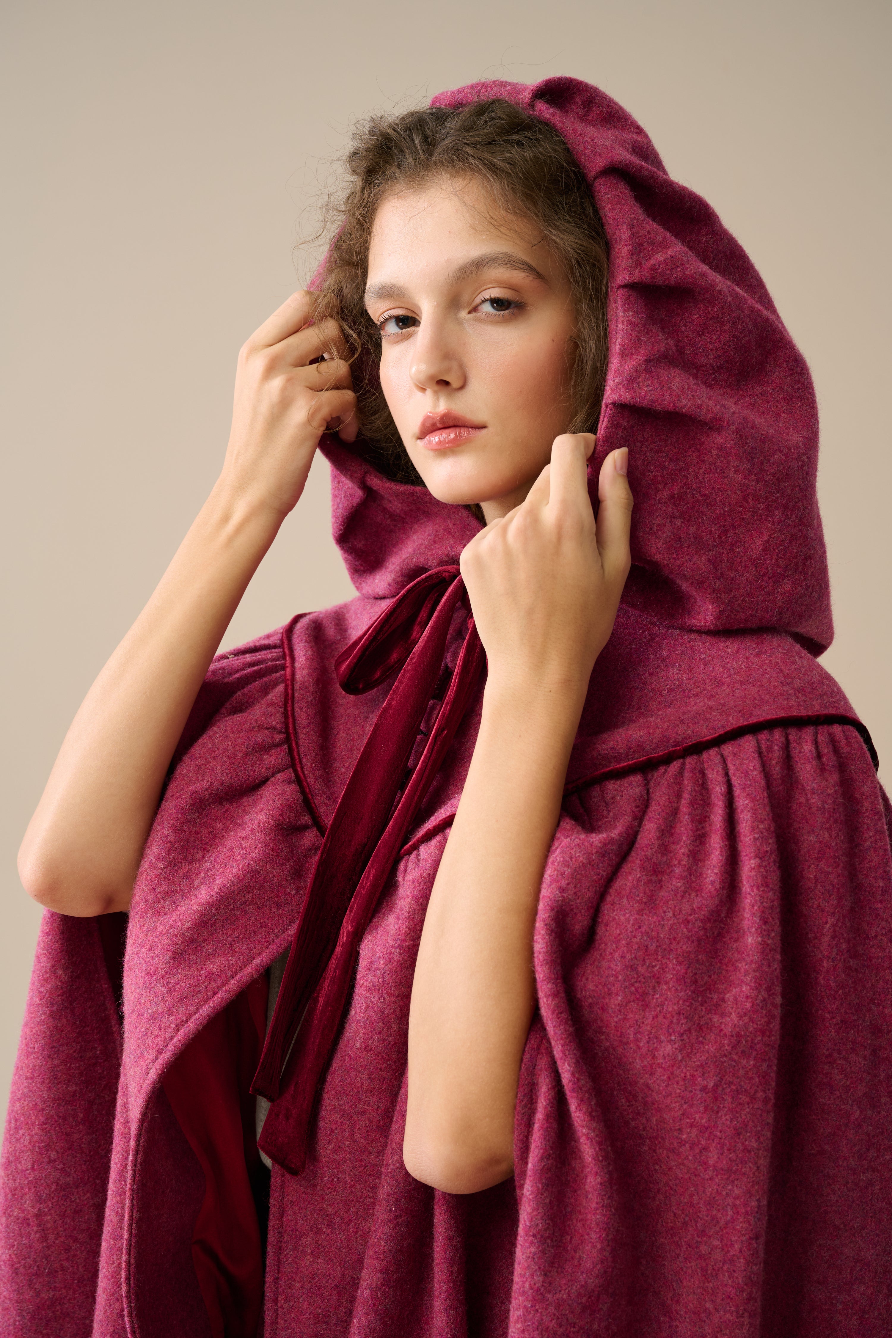 Perfumer 33 | hooded wool cloak – Linennaive