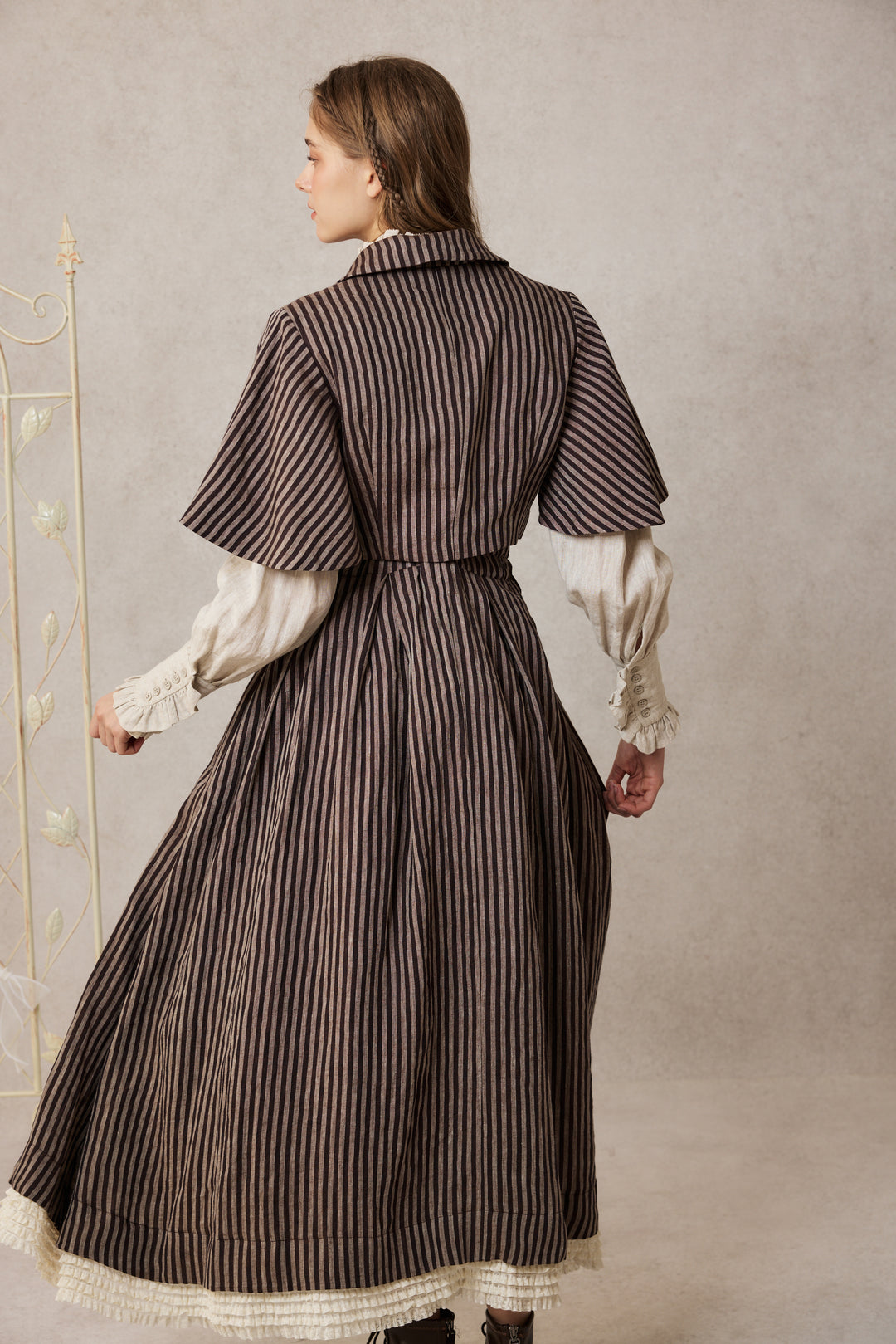 Clarise 22 |Retro Linen Skirt & Cape (2 pieces)