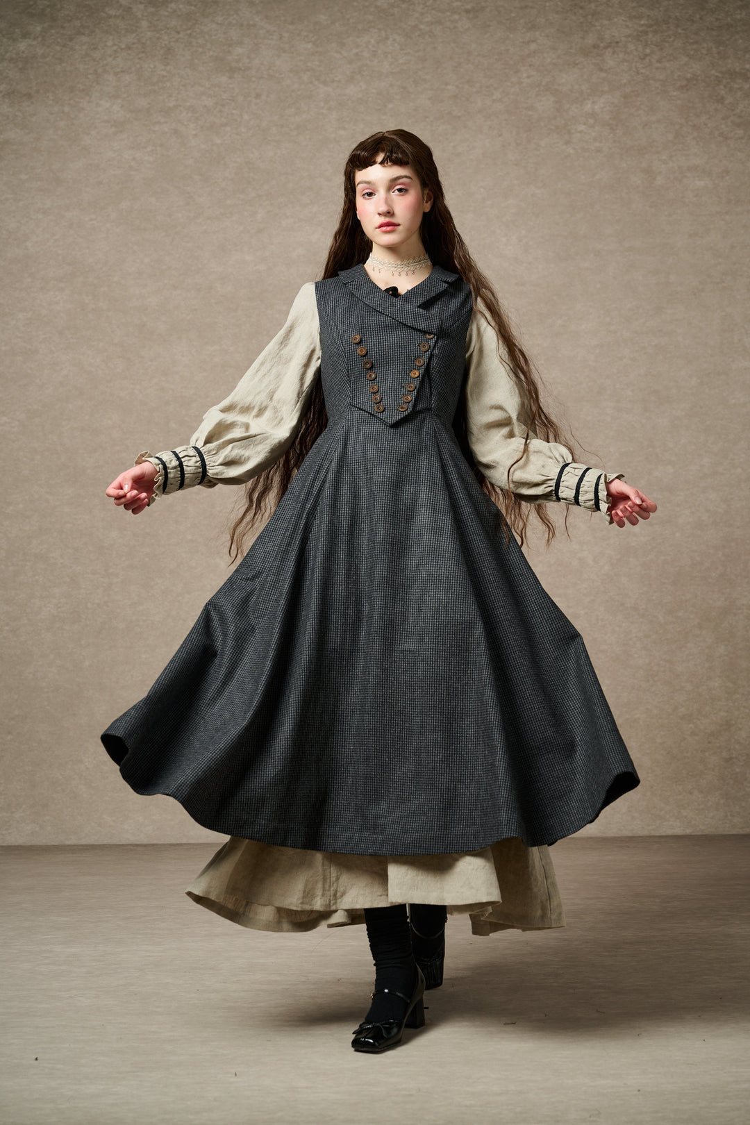 Helen 17| Vintage wool dress Linennaive Helen 17| Vintage wool dress Linennaive