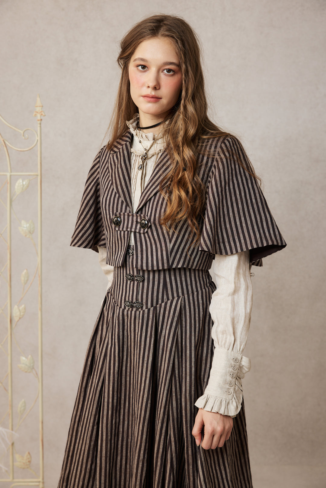 Clarise 22 |Retro Linen Skirt & Cape (2 pieces)