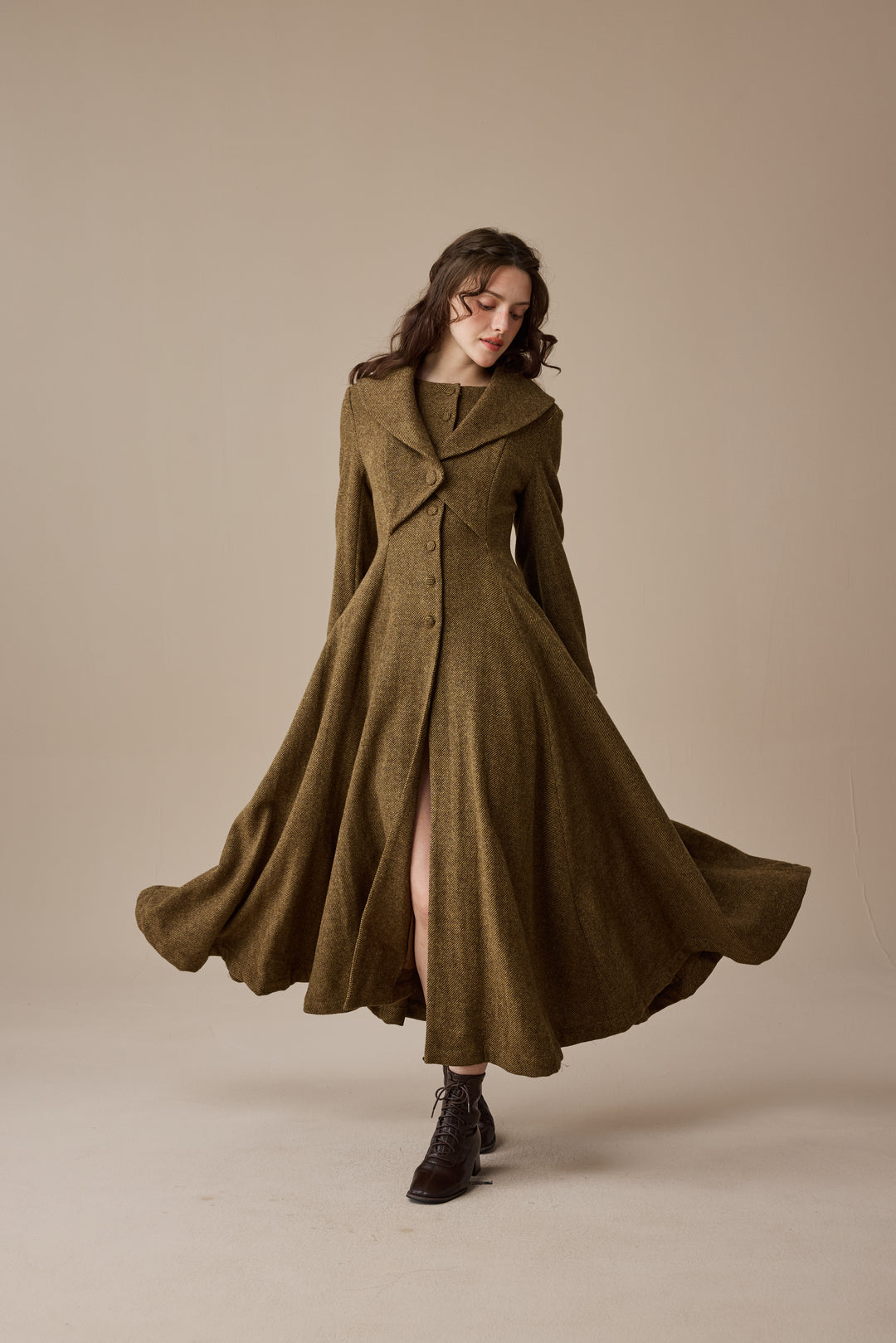 Gemma 17 | 100% wool victorian coat