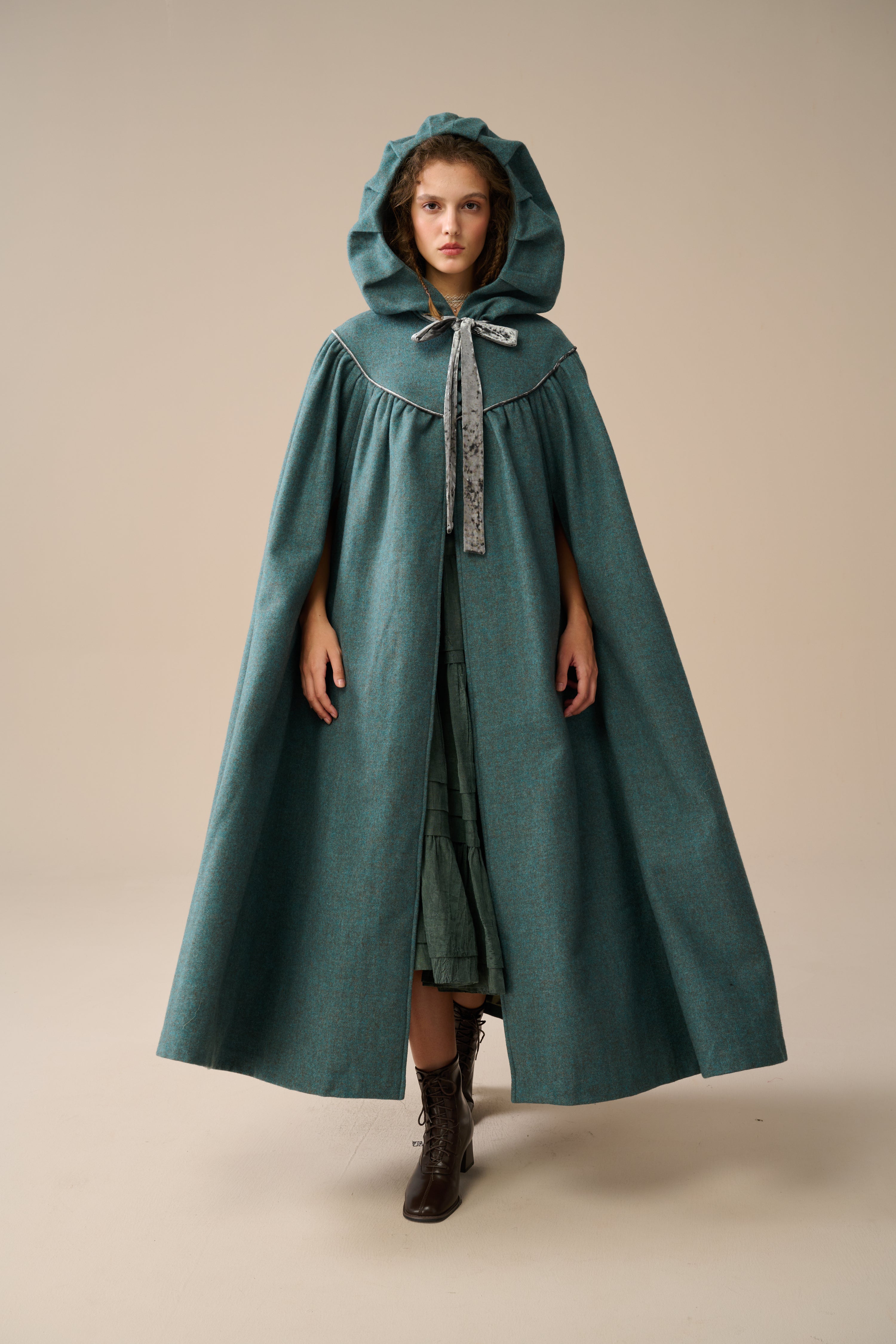 Perfumer 33 | hooded wool cloak – Linennaive