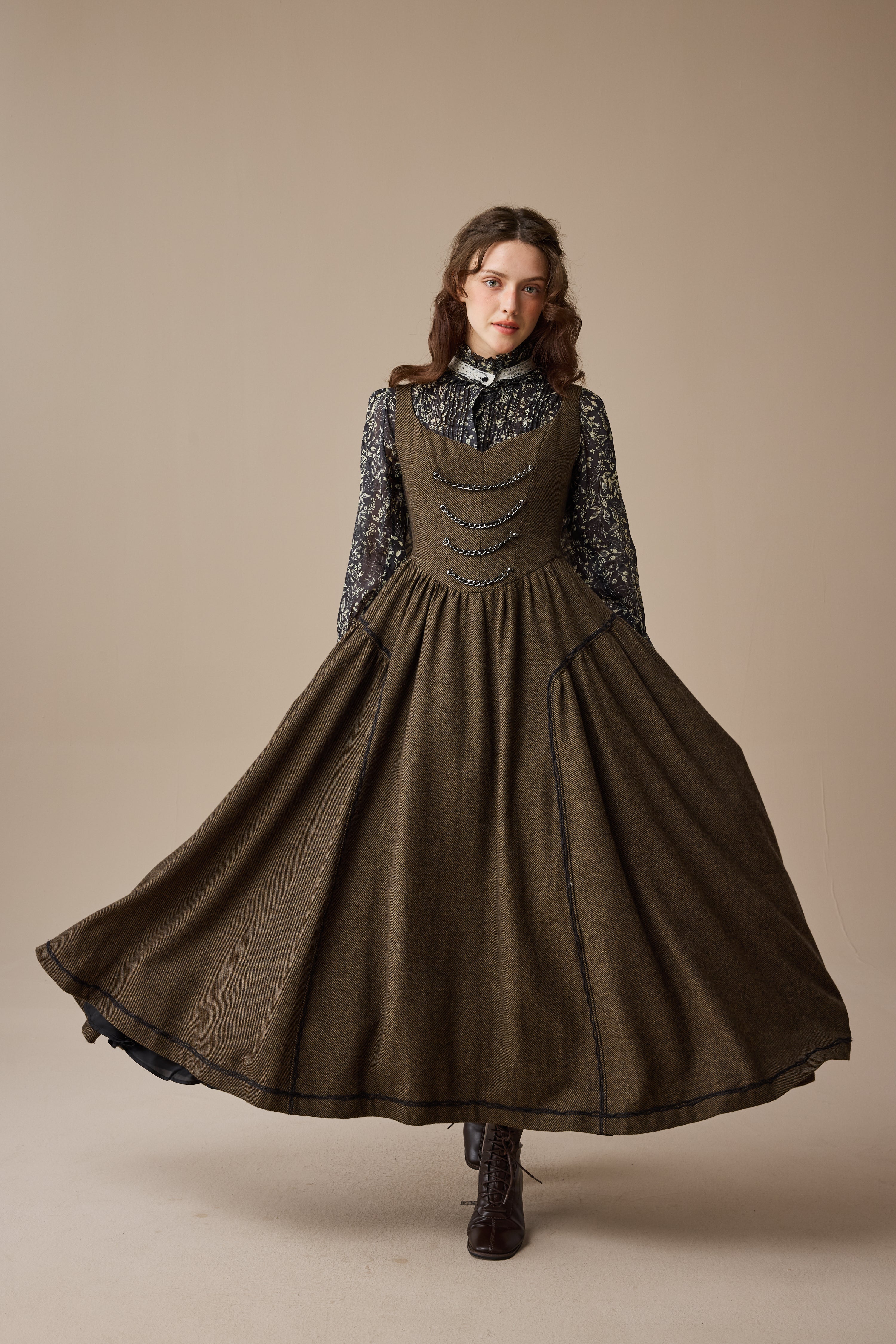 Thistle 26 |Vintage victorian corset dress with Metal Chain