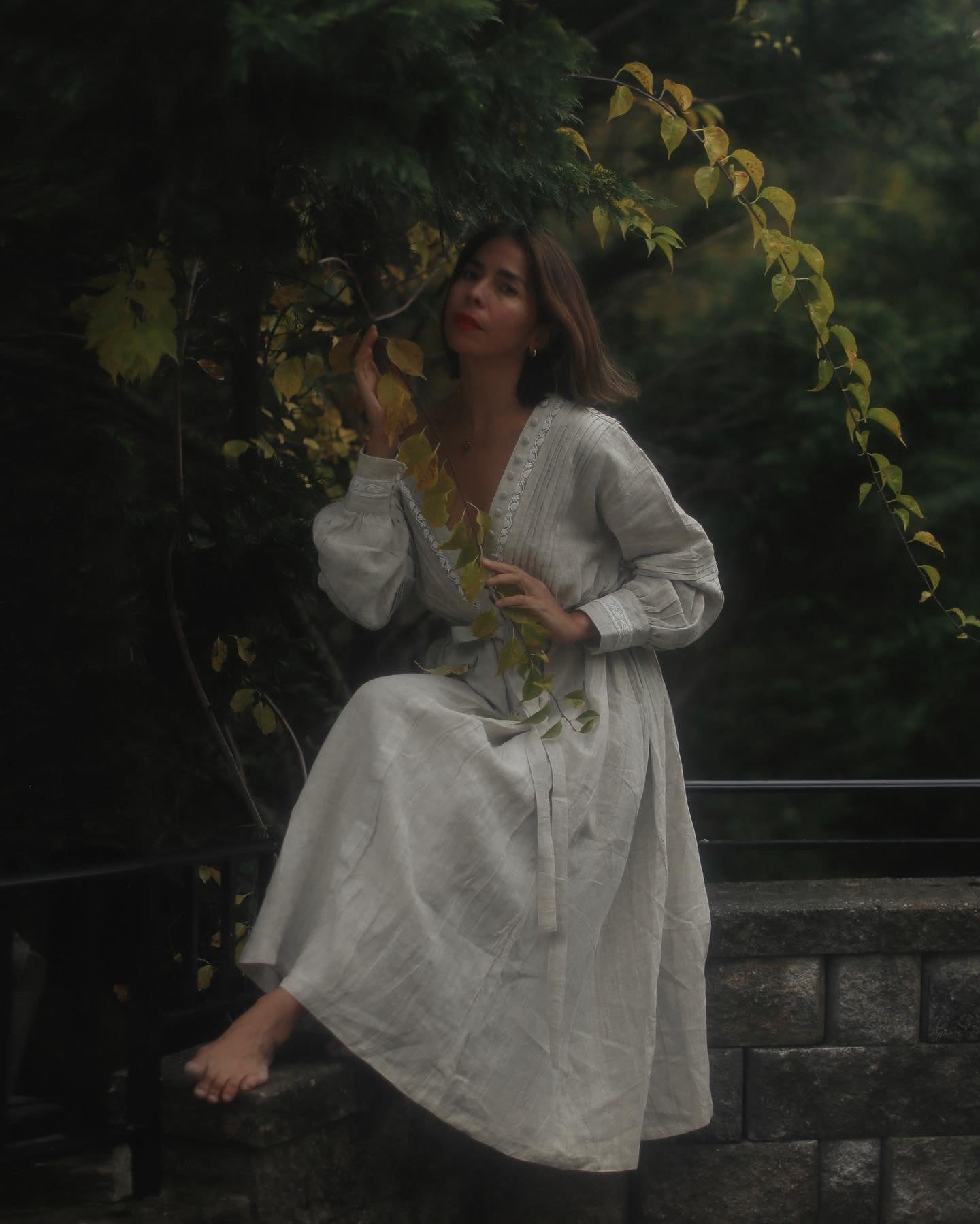 Octavia 17 | pintucked V-neck linen Dress – Linennaive