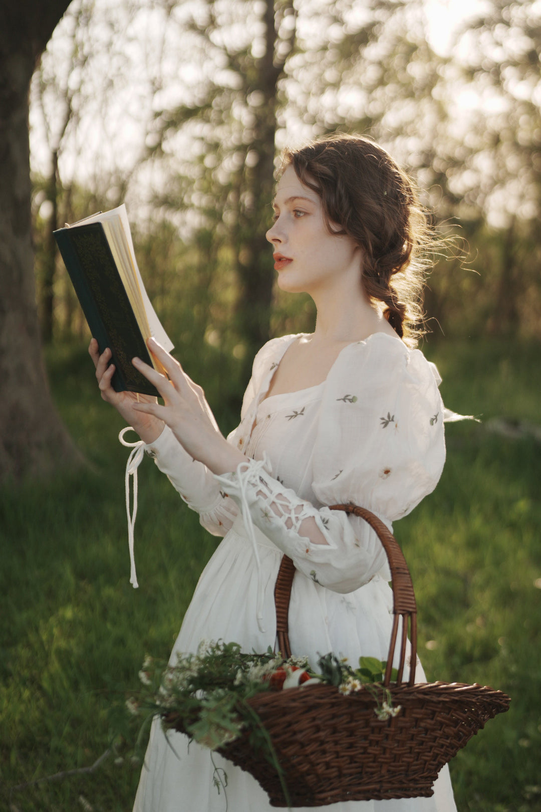 Phoenix 24 | Embroidery Daisy Linen Dress Phoenix 24 | Embroidery Daisy Linen Dress