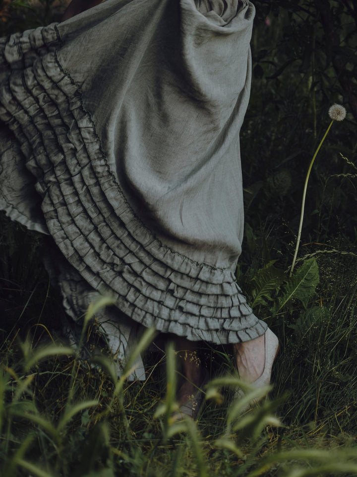 Dorothy 27 | Ruffled maxi linen skirt