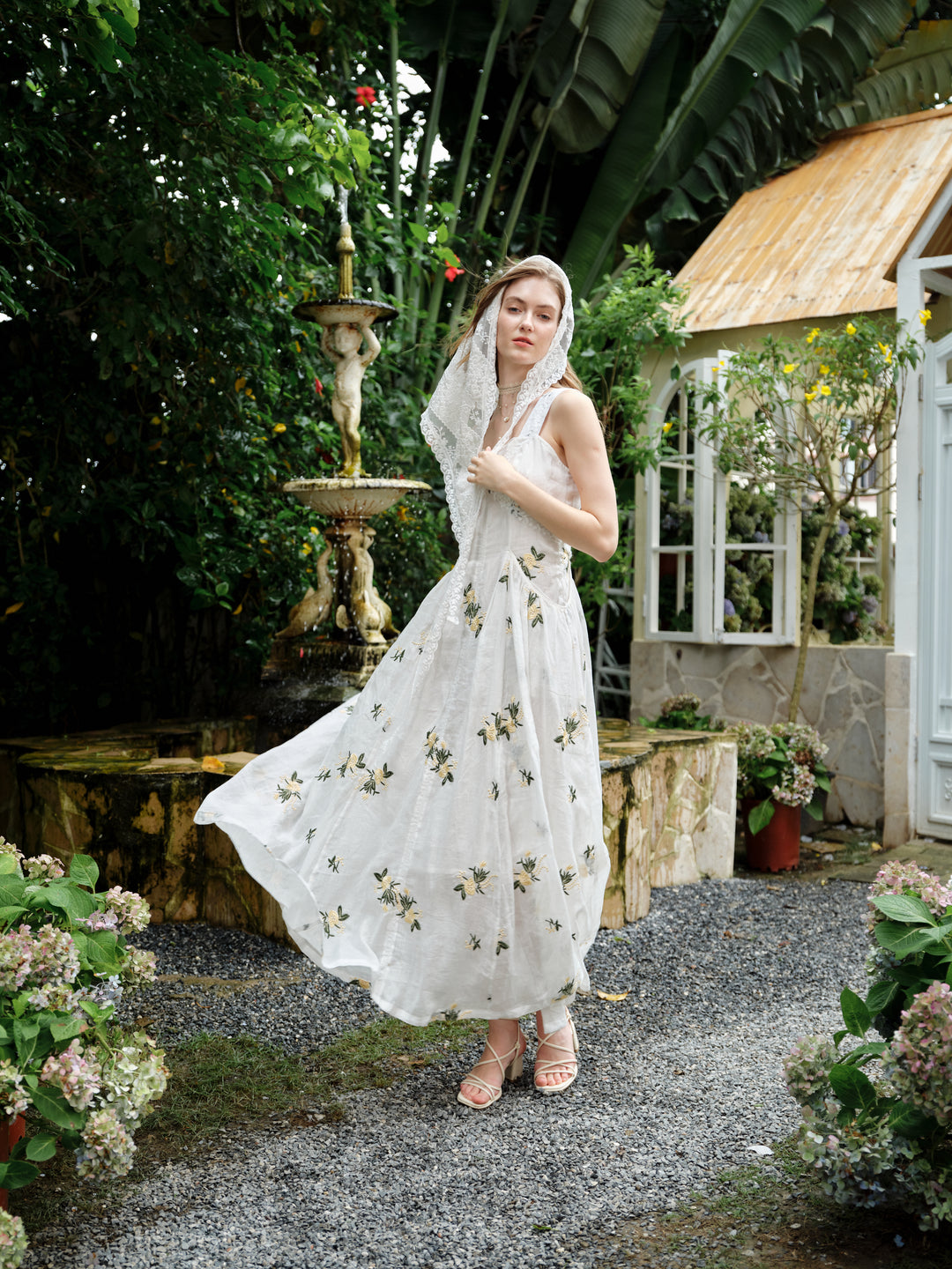 Juliet | Lace & Linen Dress Gown