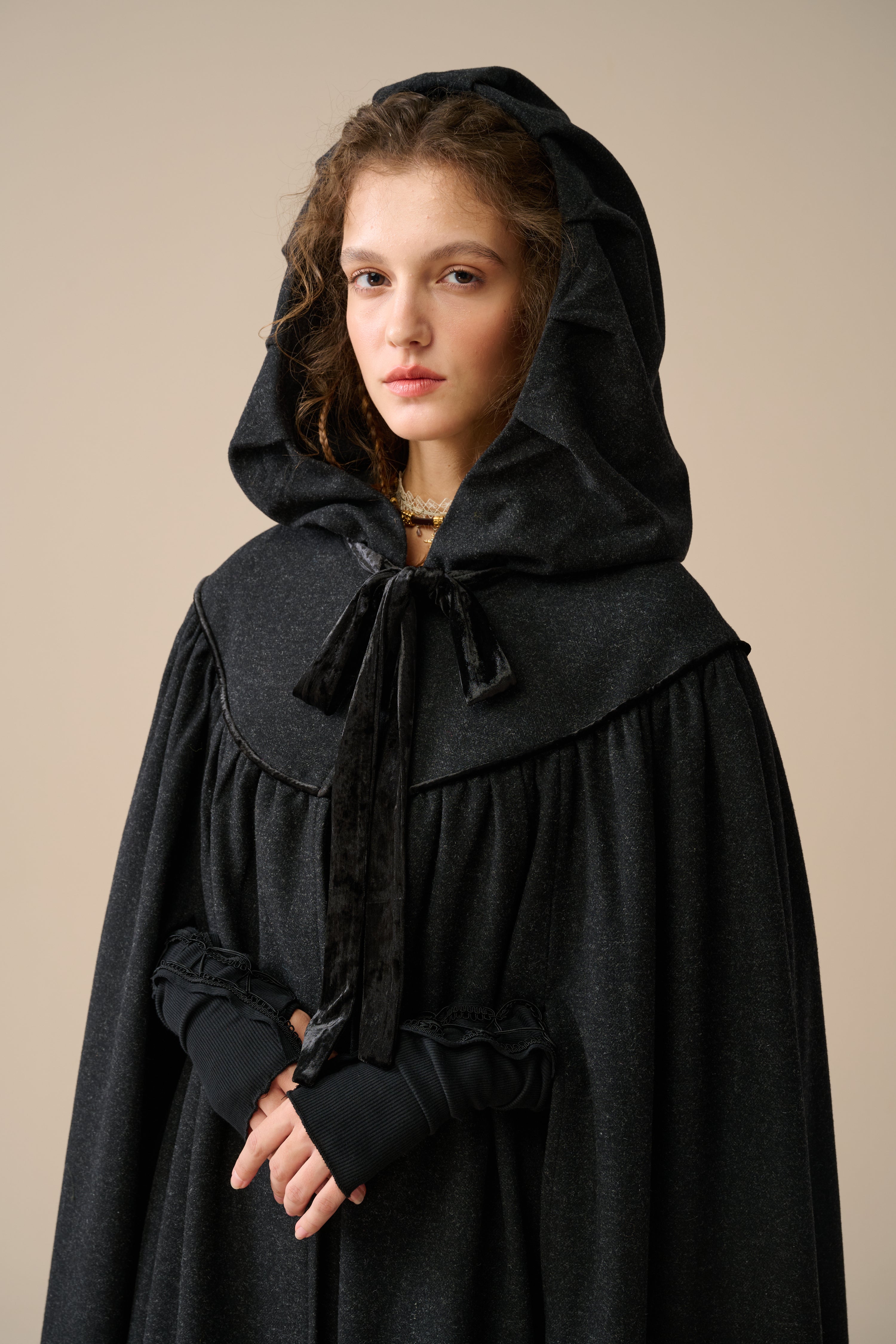 Perfumer 33 | hooded wool cloak – Linennaive