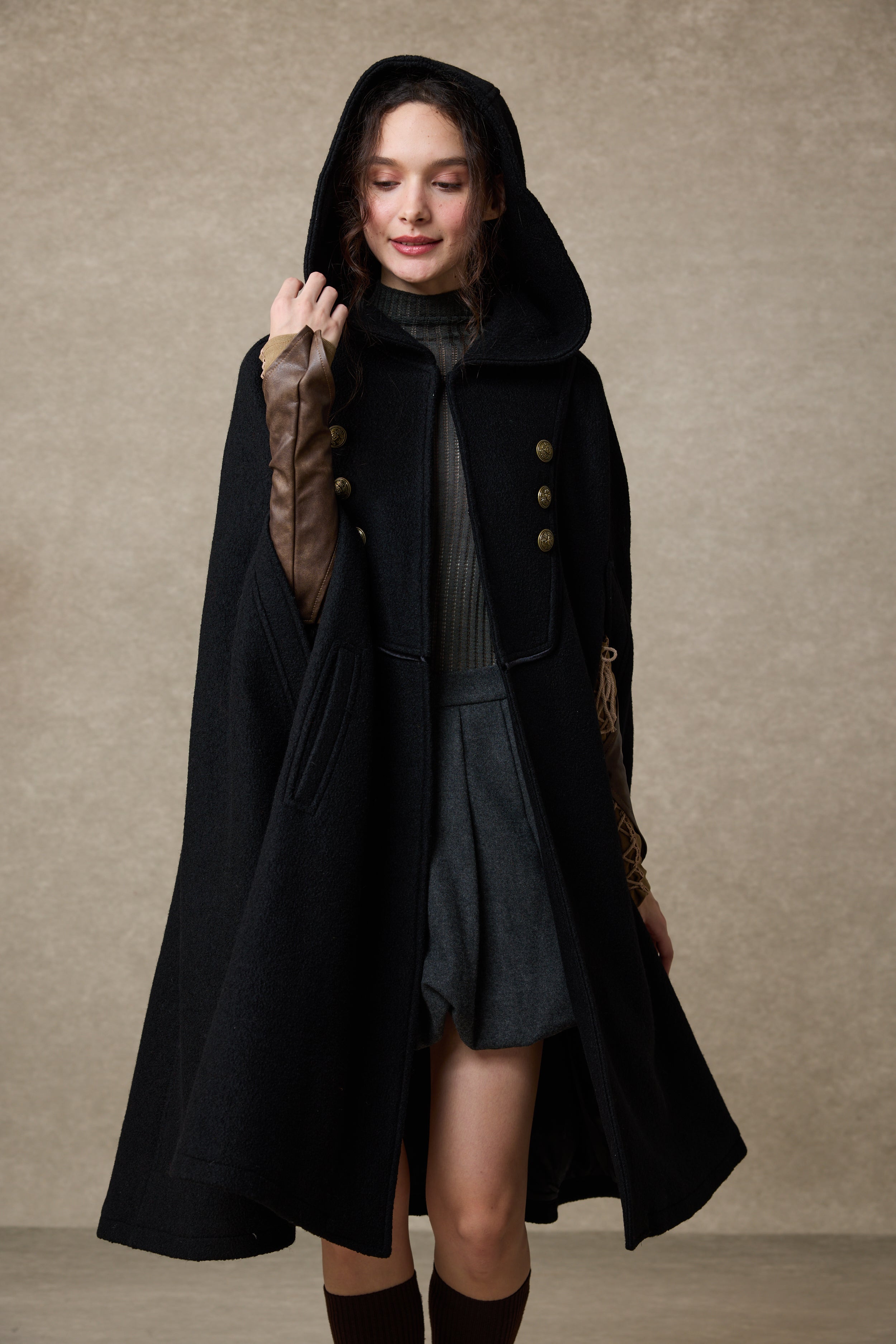 Briar 33 | 100% Wool Hooded Cape Coat – Linennaive