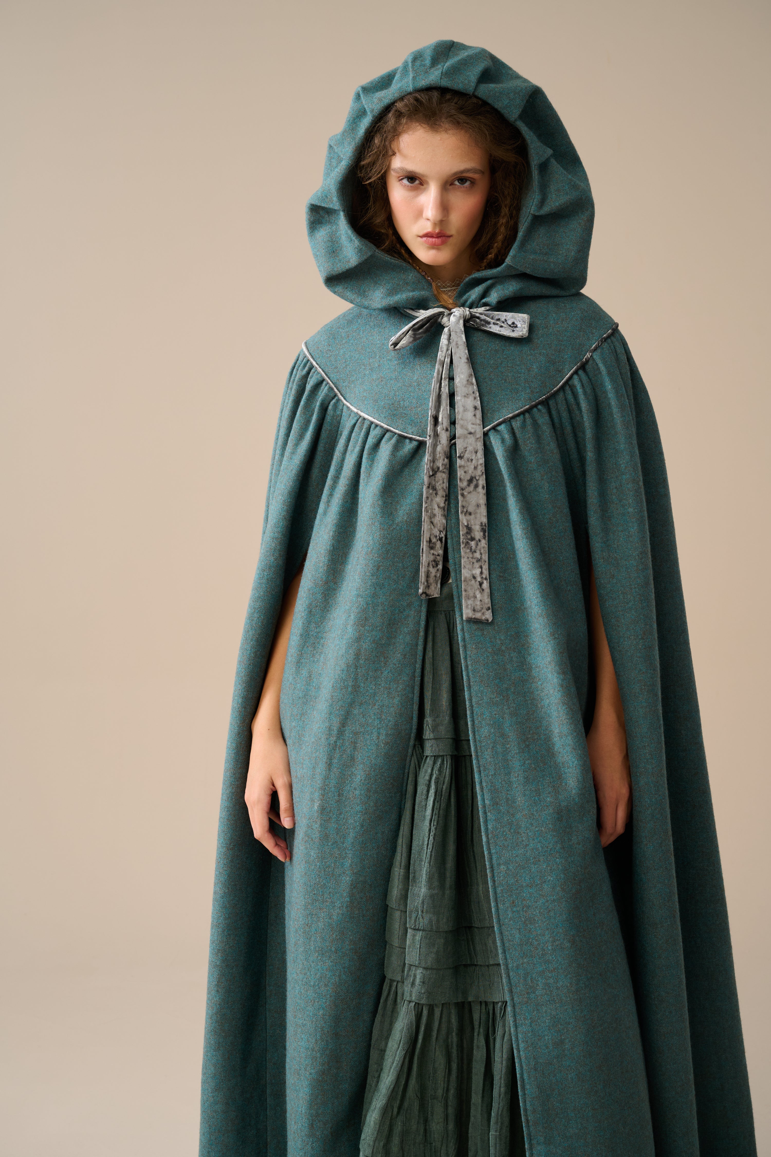 Perfumer 33 | hooded wool cloak – Linennaive