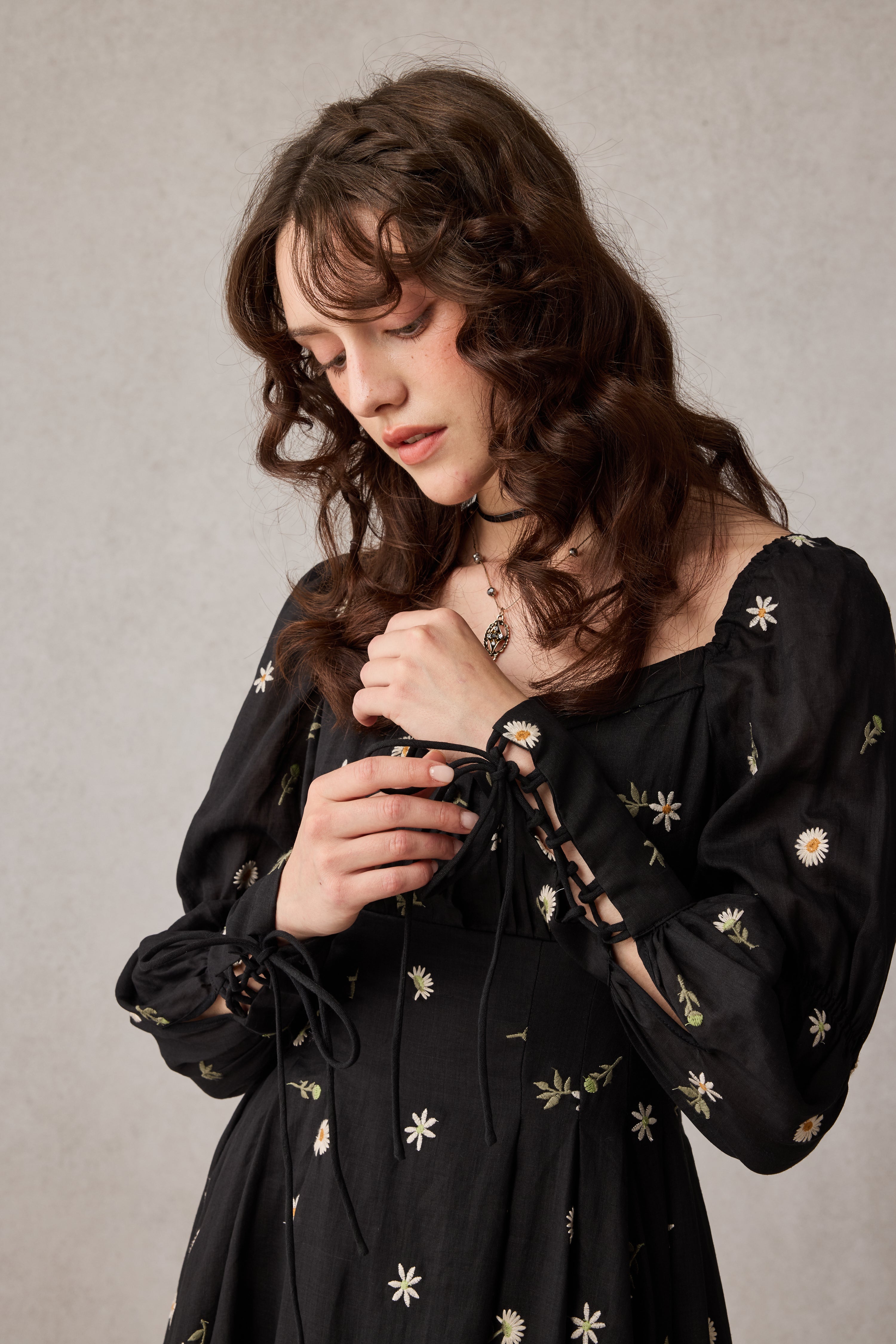 Phoenix 24 | Embroidery Daisy Linen Dress – Linennaive