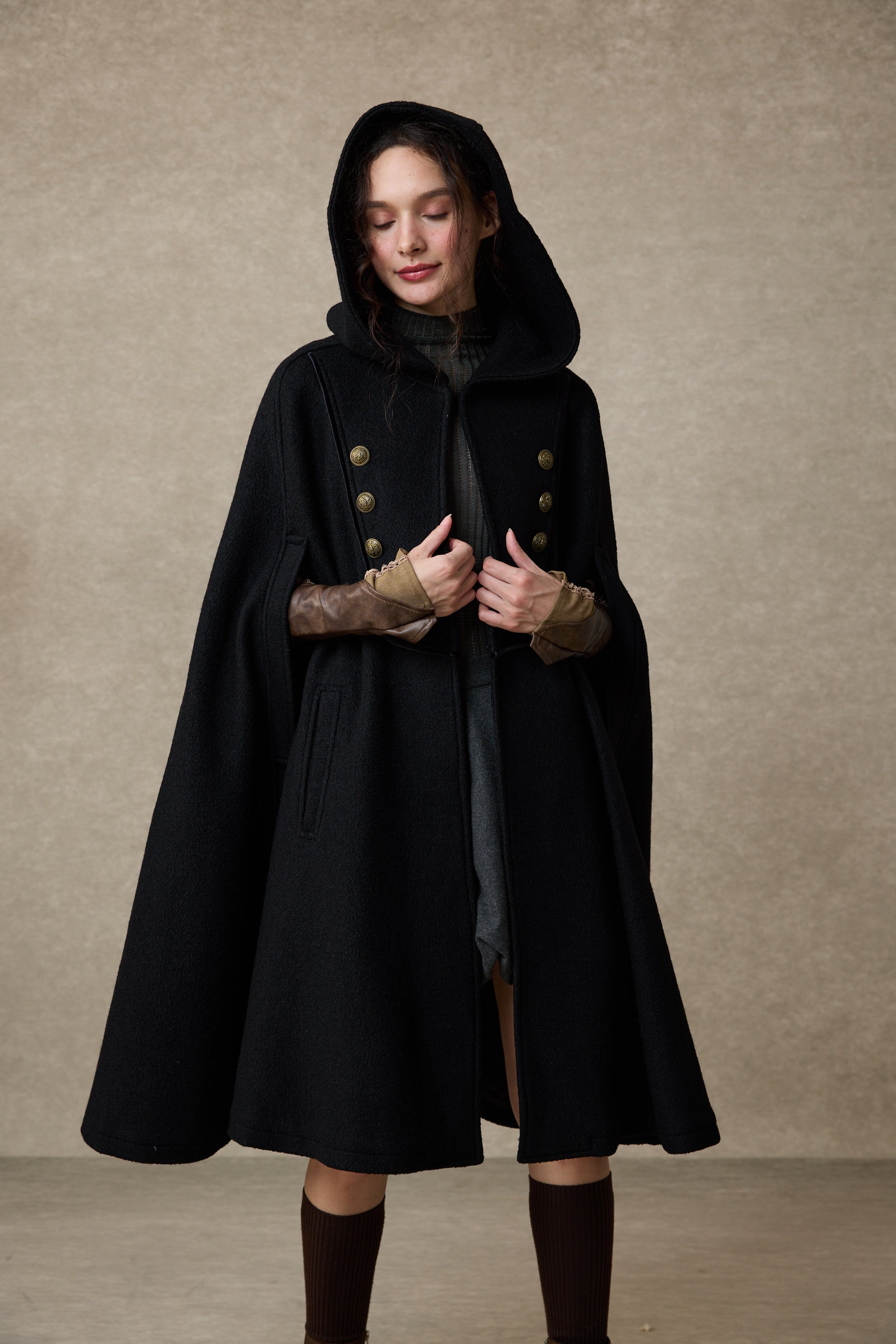 Briar 33 | 100% Wool Hooded Cape Coat – Linennaive