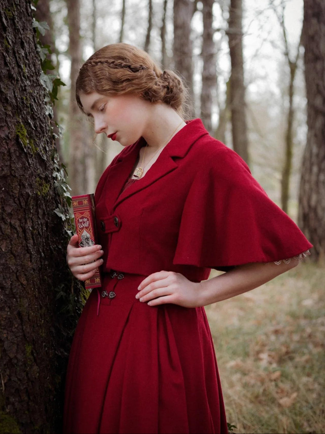 Clarise 22 |Retro Wool Skirt & Cape (2 pieces)