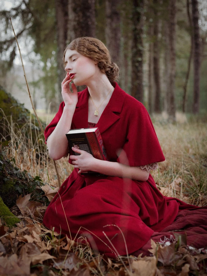 Clarise 22 |Retro Wool Skirt & Cape (2 pieces)