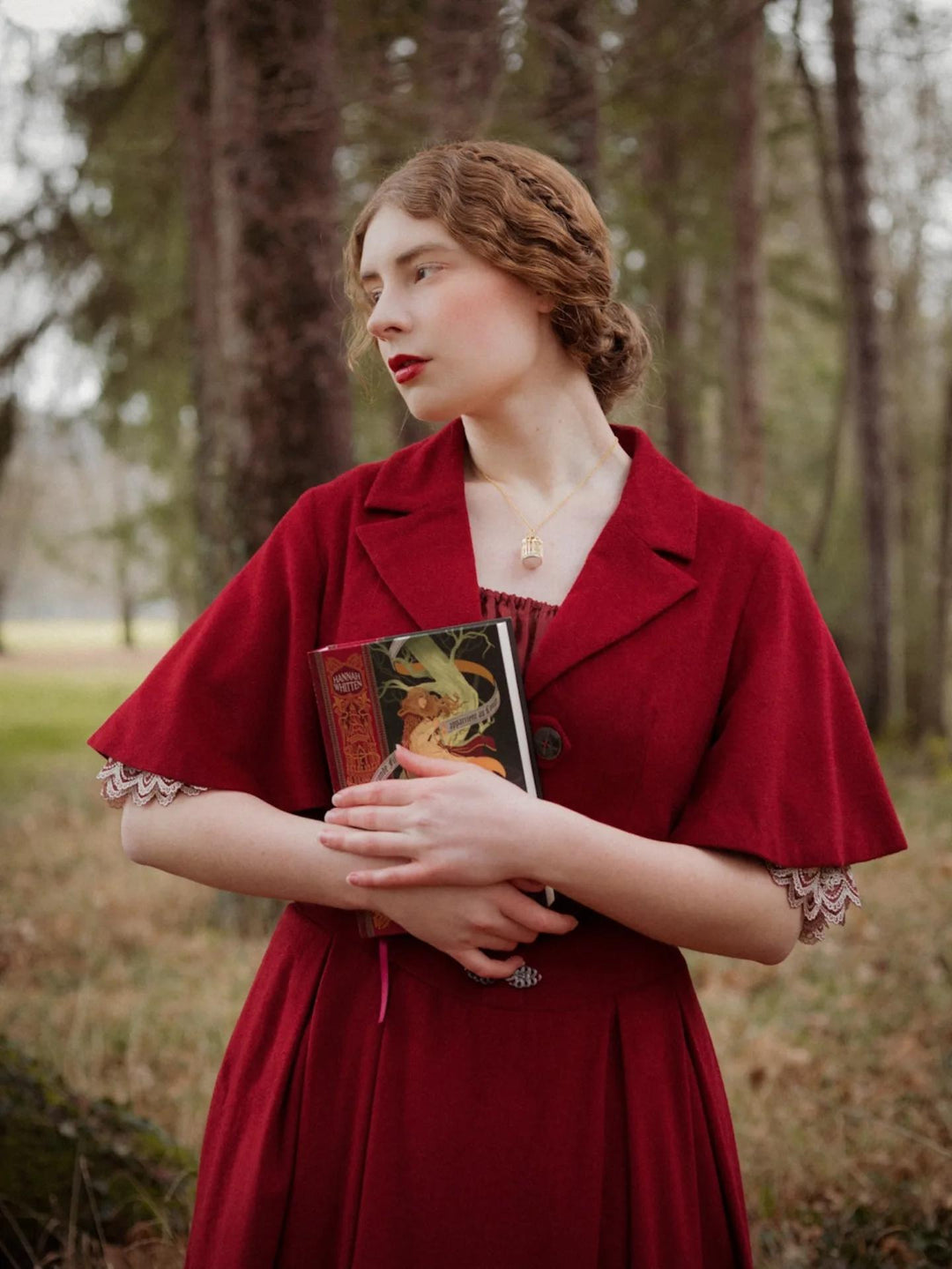 Clarise 22 |Retro Wool Skirt & Cape (2 pieces)