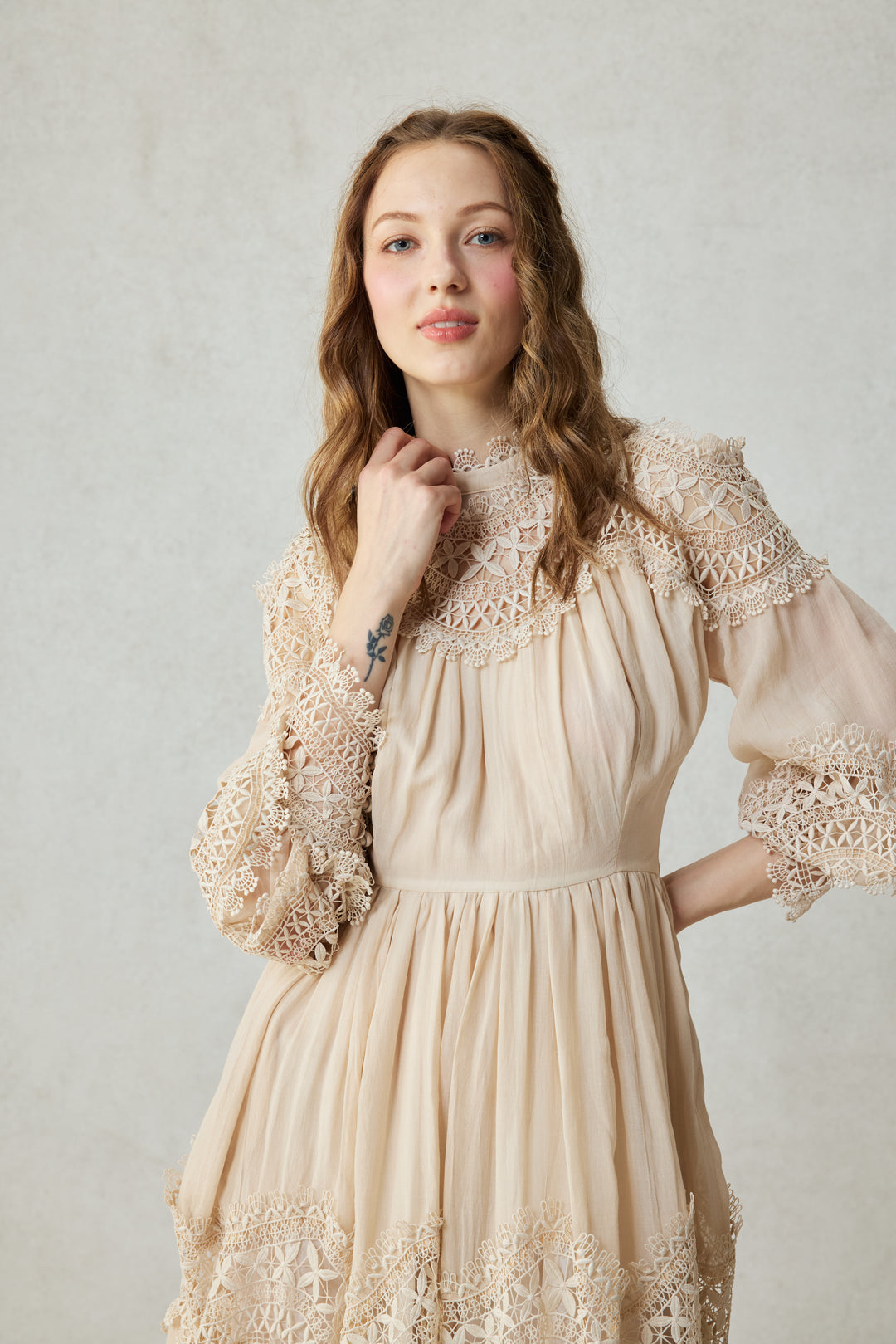 Pearlman 25 | Lace Linen Dress Gown