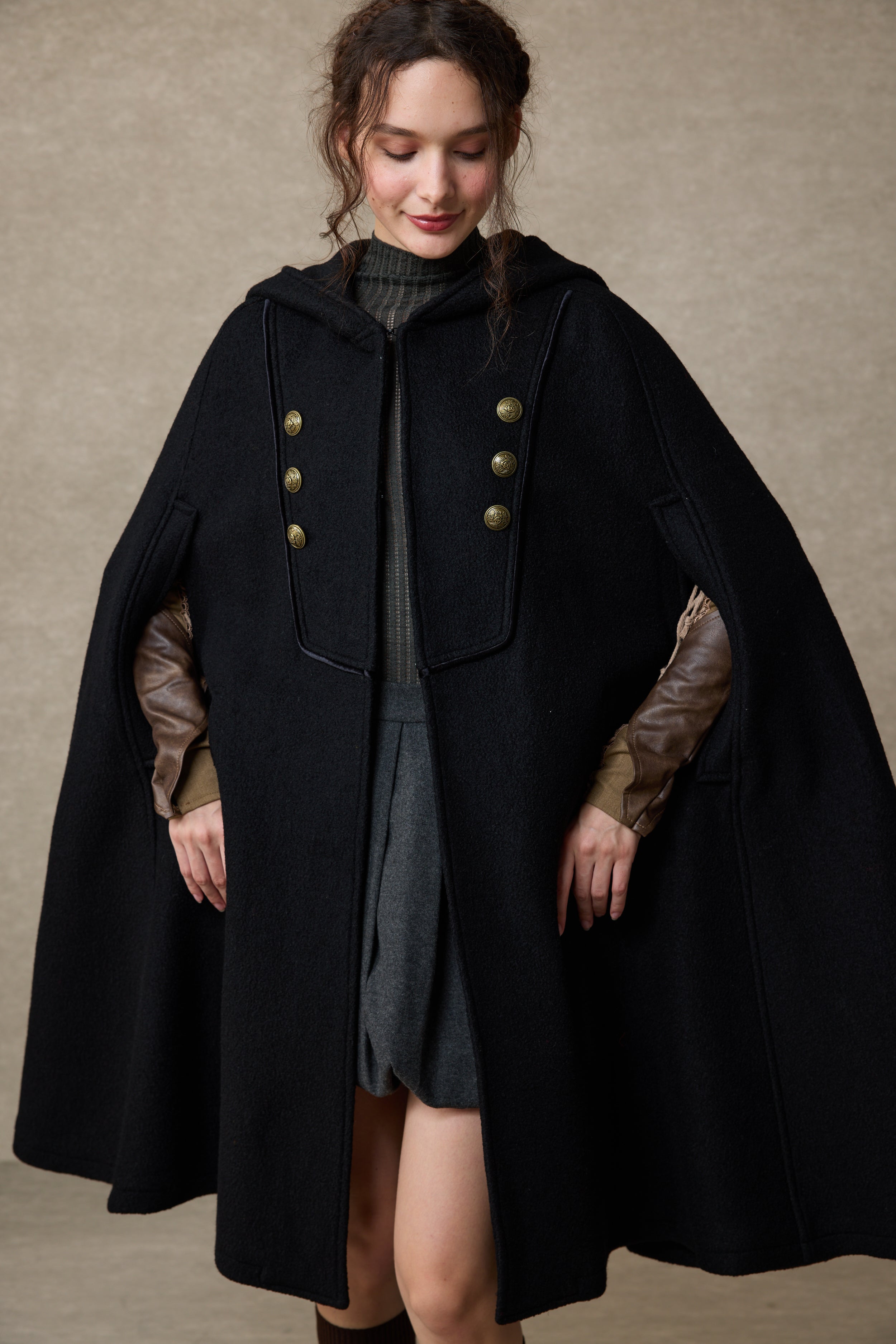 Briar 33 | 100% Wool Hooded Cape Coat – Linennaive