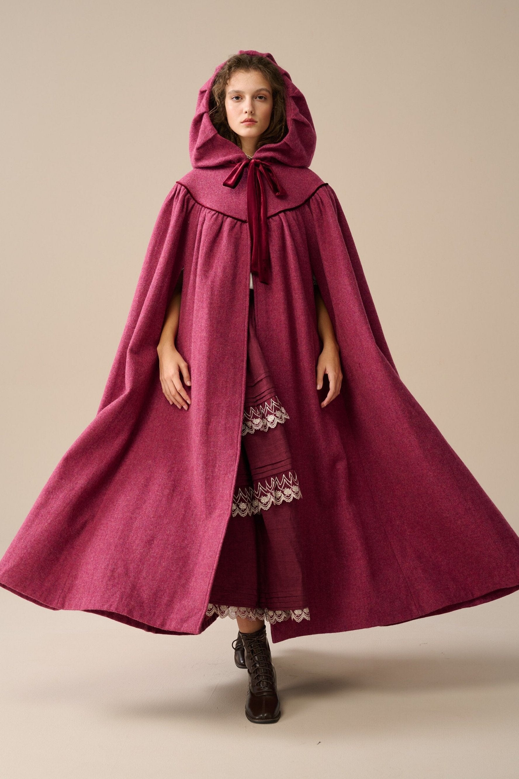 Perfumer 33 | hooded wool cloak – Linennaive