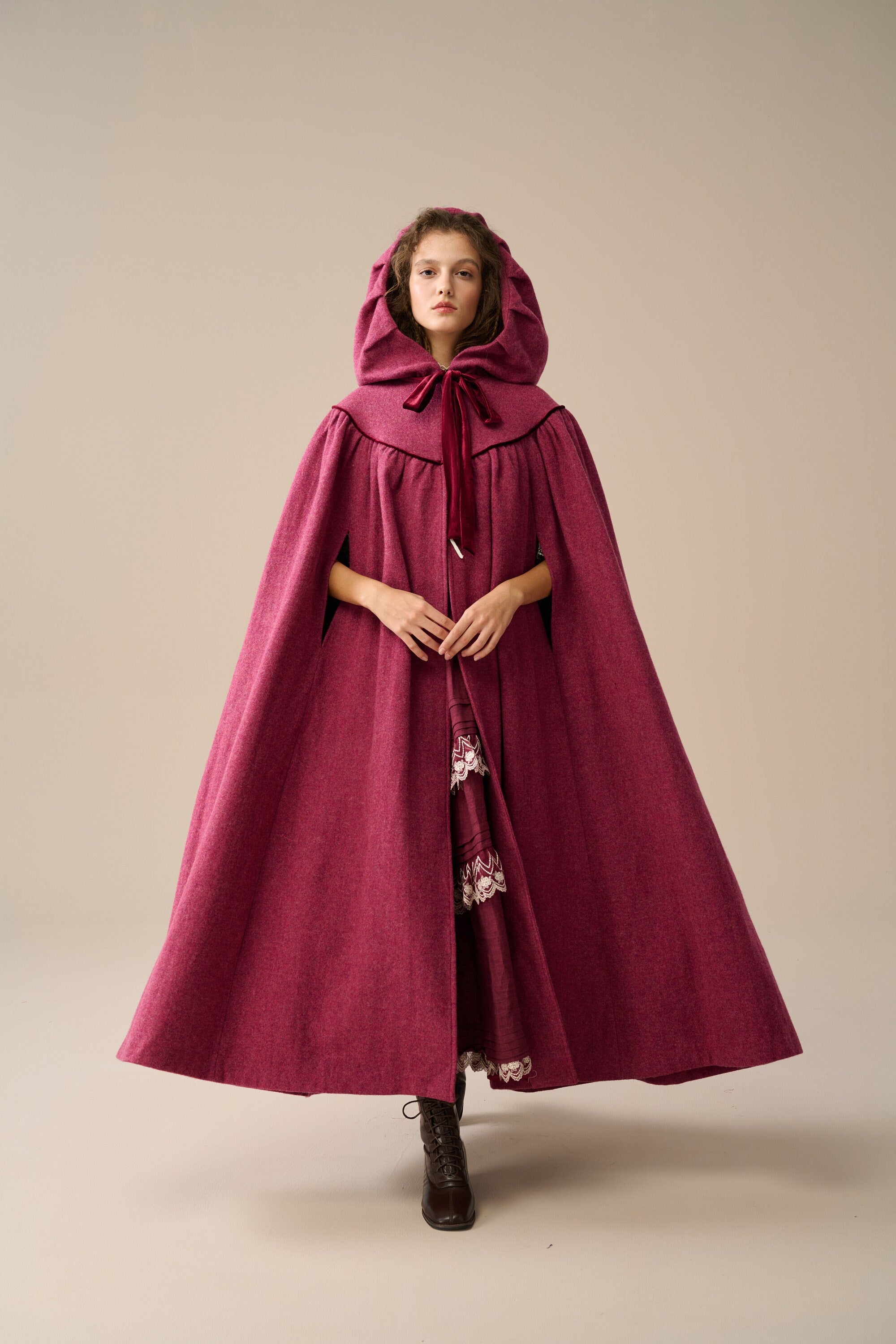 Perfumer 33 | hooded wool cloak – Linennaive