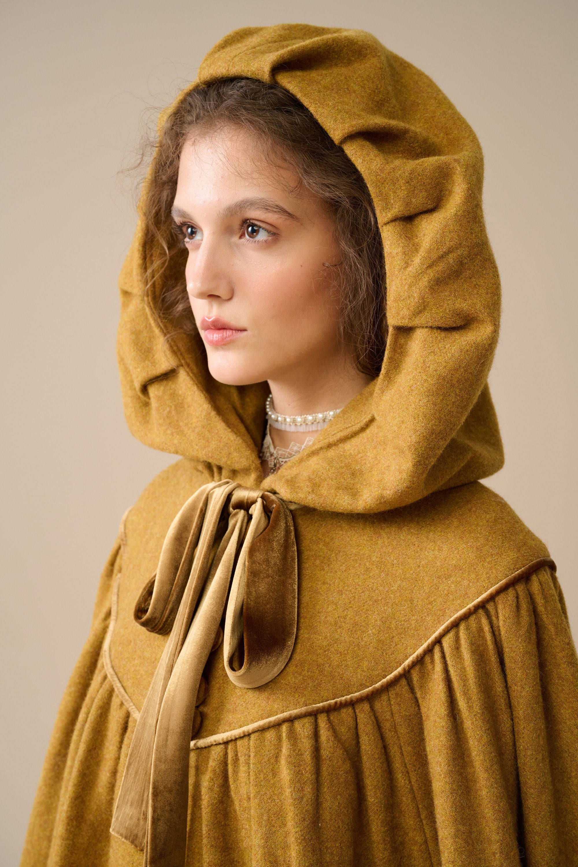 Perfumer 33 | hooded wool cloak – Linennaive