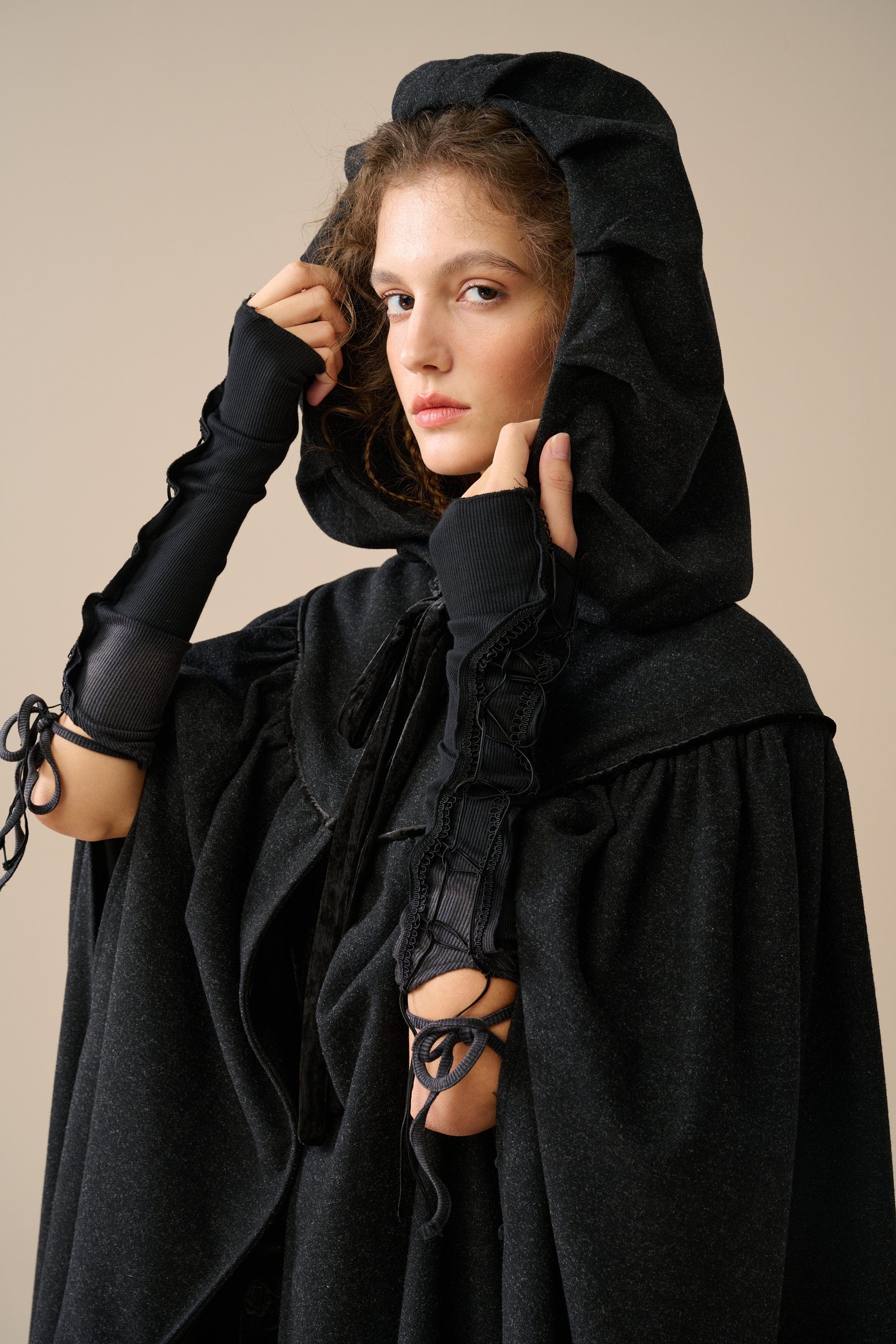 Perfumer 33 | hooded wool cloak – Linennaive