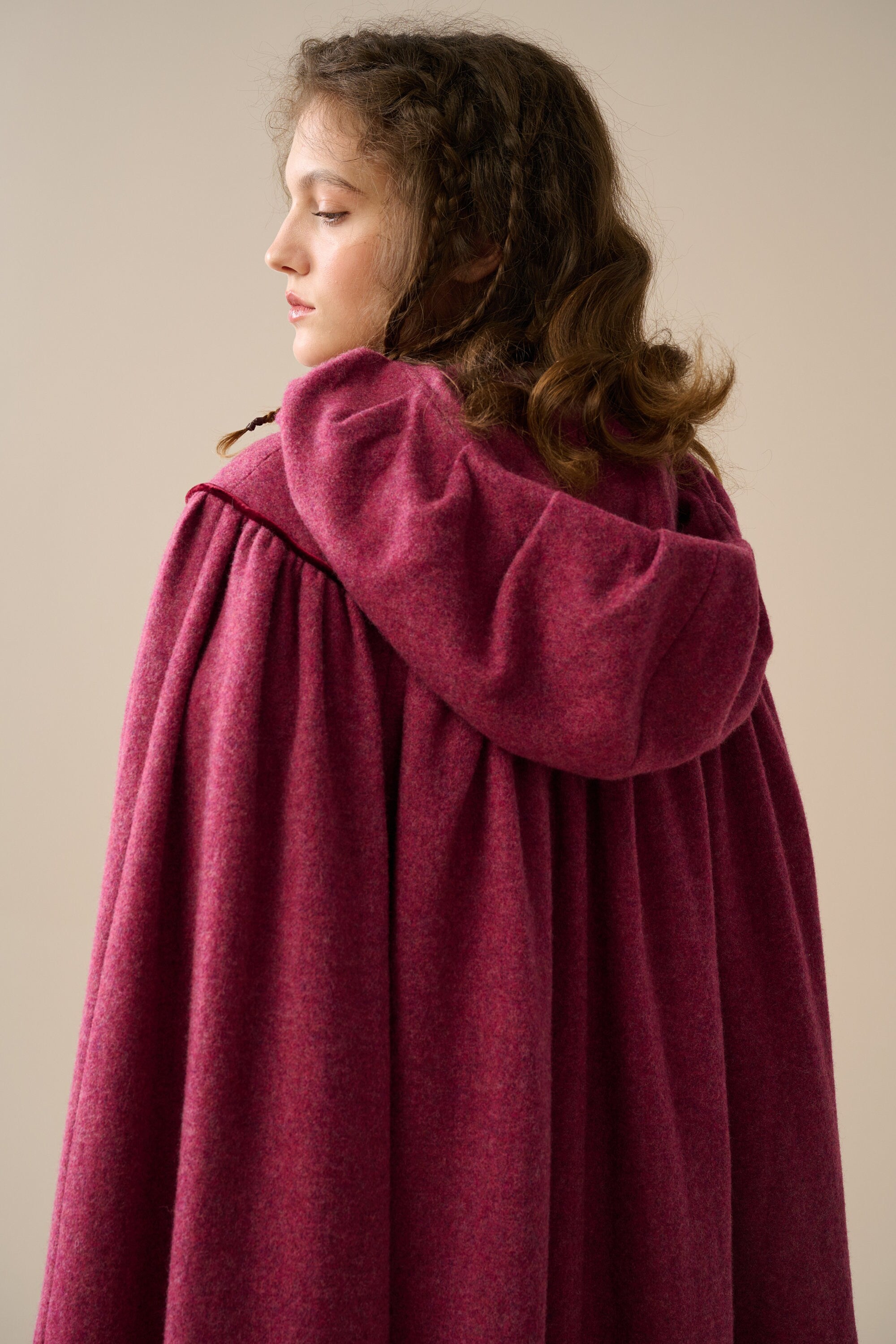 Perfumer 33 | hooded wool cloak – Linennaive