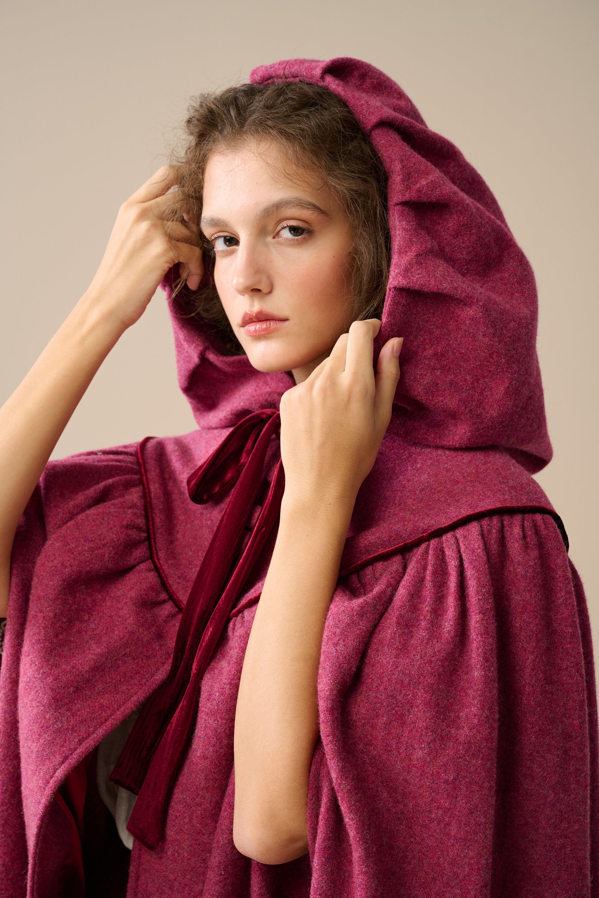 Perfumer 33 | hooded wool cloak – Linennaive