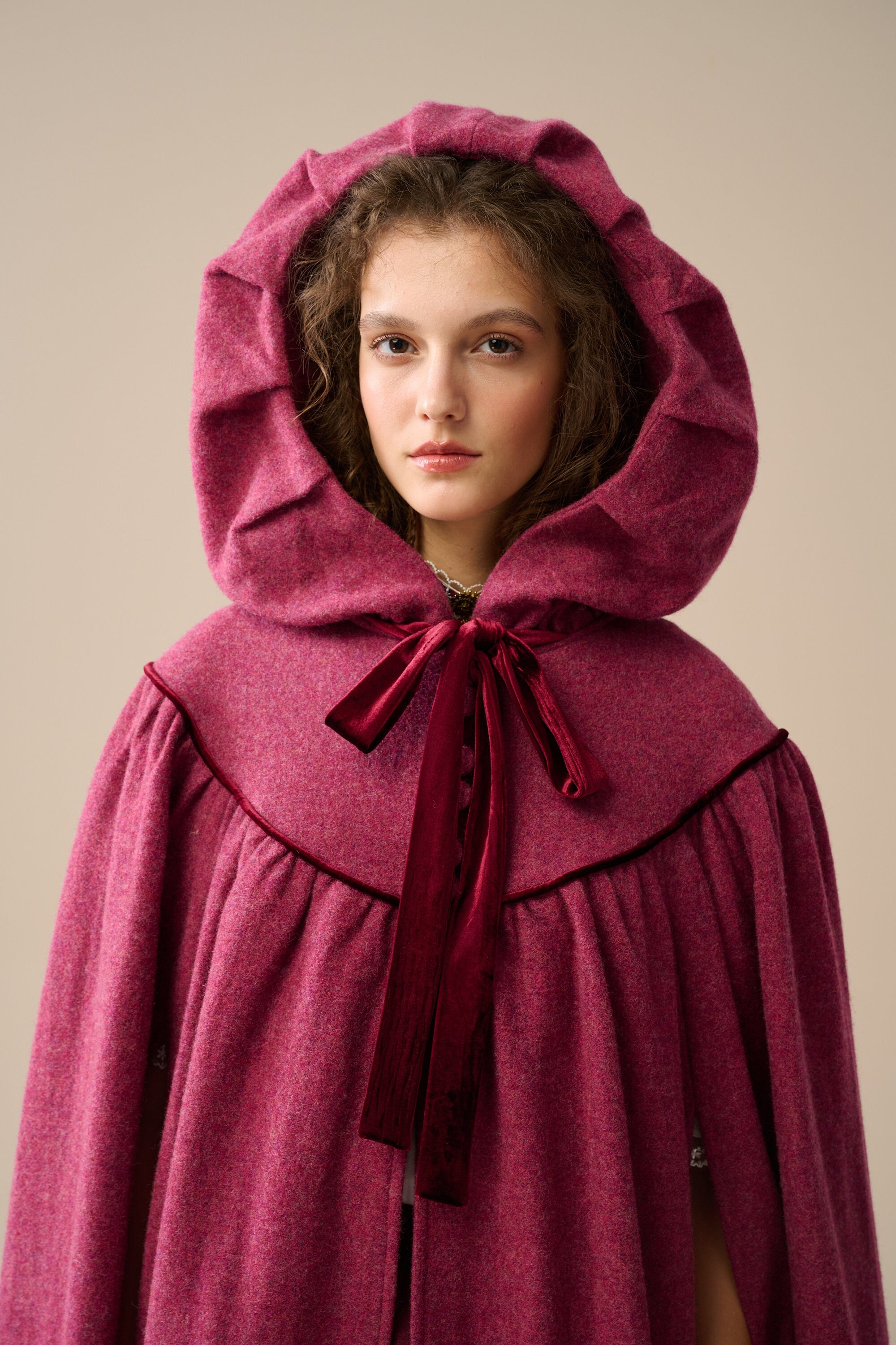 Perfumer 33 | hooded wool cloak – Linennaive