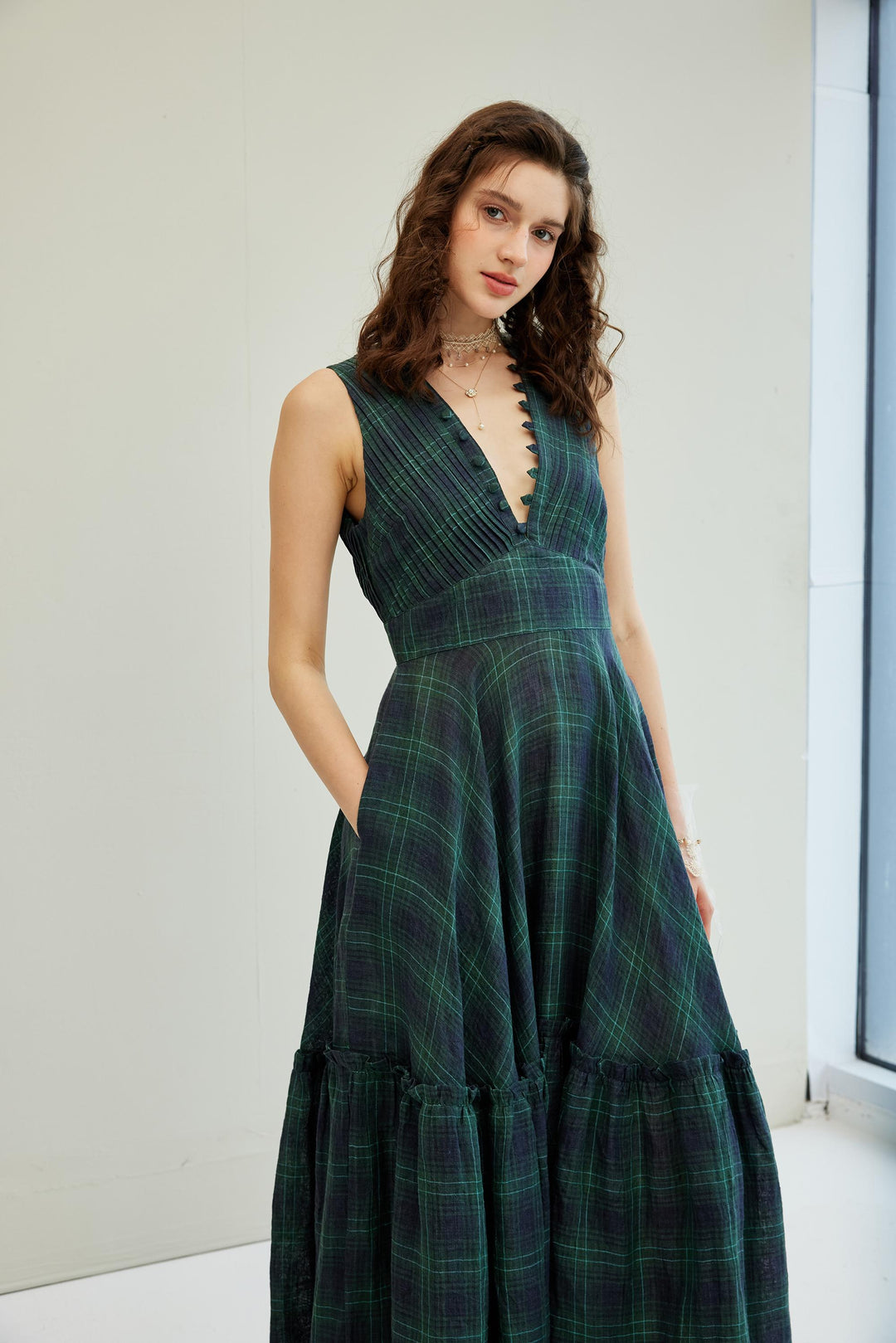 moon river v neck pleated dress Moon River Floral V Neck Pleated Tie Midi Dress Off White Multi / MD