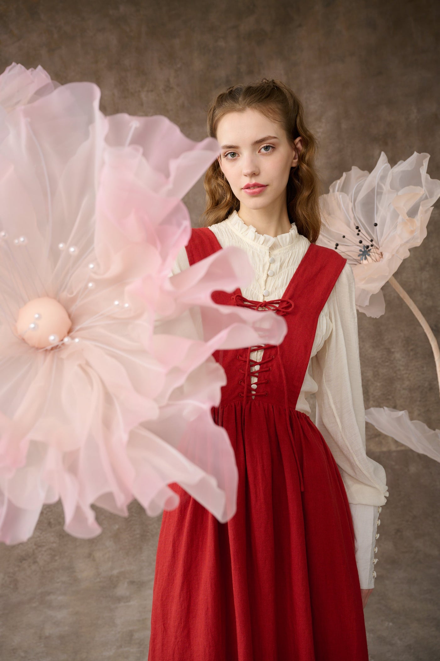 Poet's jasmine 31| lace-up pinafore linen dress in red