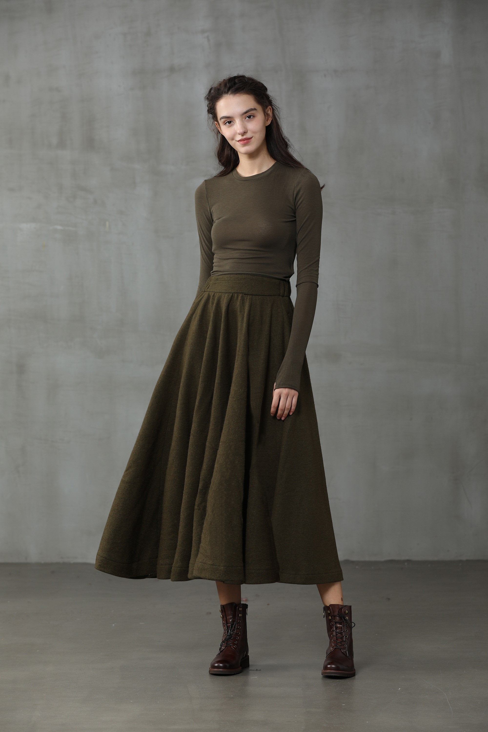 The Soft Lawn 12 | Midi Wool Skirt Dark Taupe / L The Soft Lawn 12 | Midi Wool Skirt Dark Taupe / L