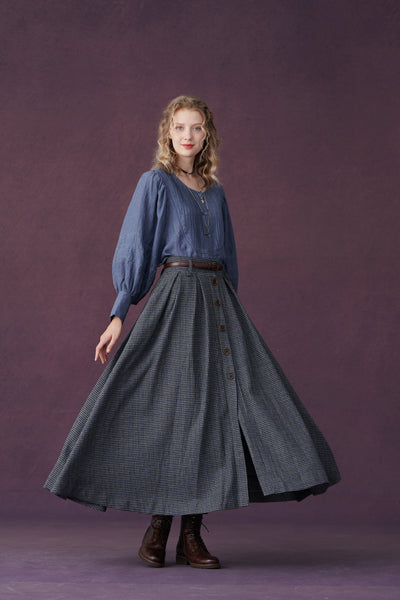 Naomi 33 |  buttoned up wool skirt in brown