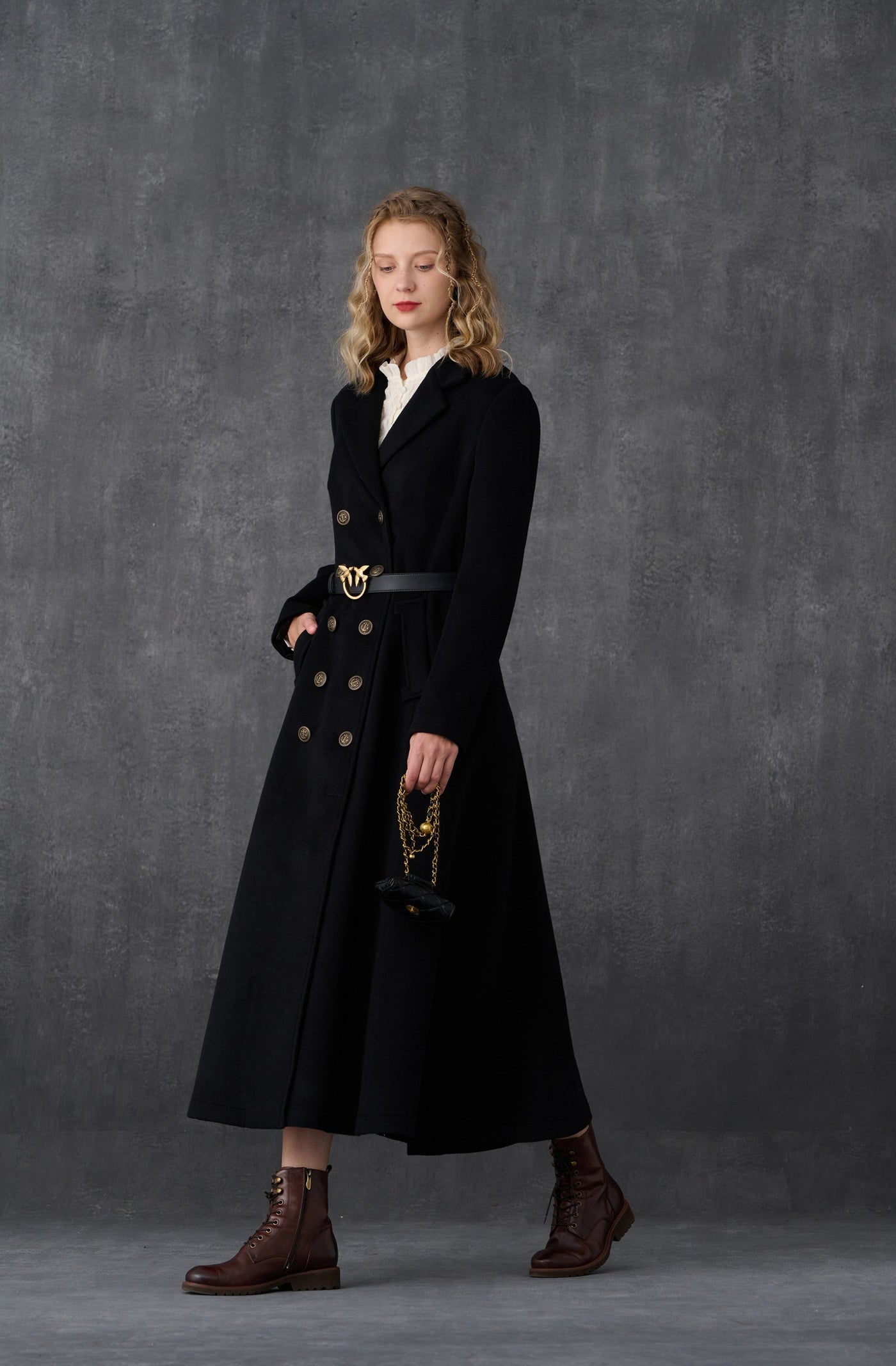 Victoria 27 | Double-breasted black wool coat