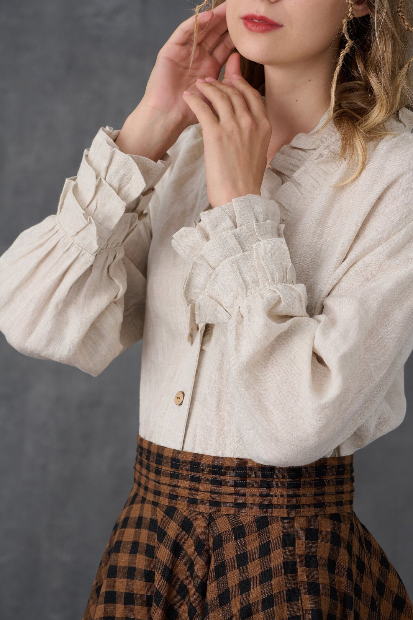 Angie 33 | Ruffled linen blouse in beige