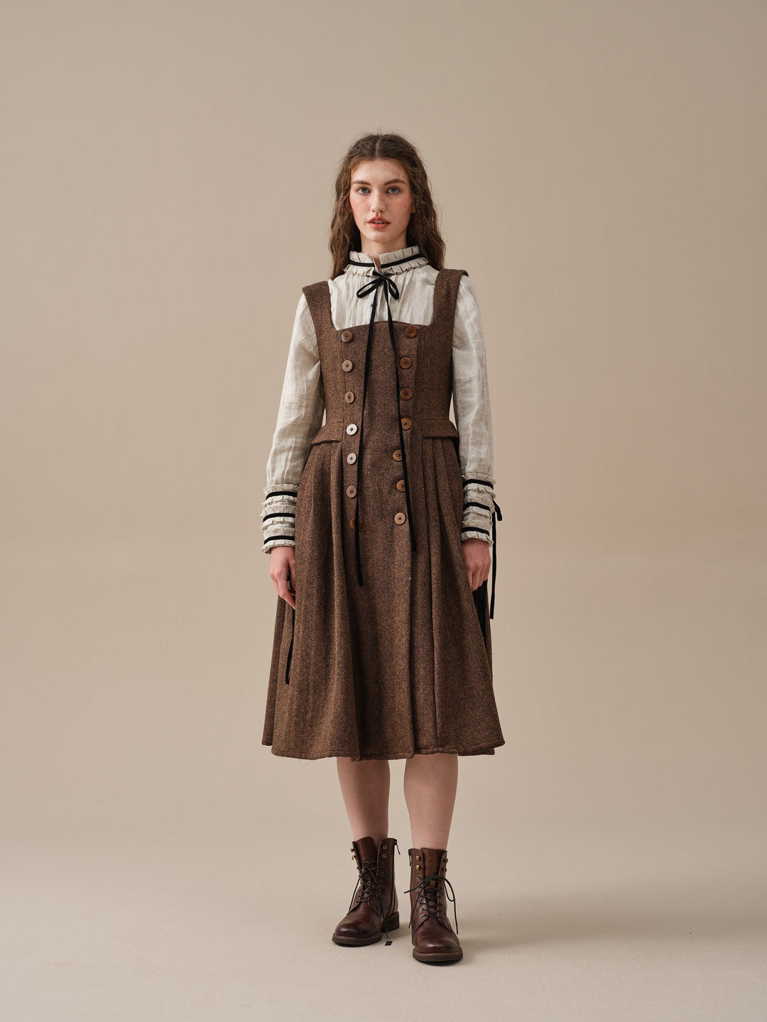 Emma 33 | 100% wool dress Linennaive Emma 33 | 100% wool dress Linennaive