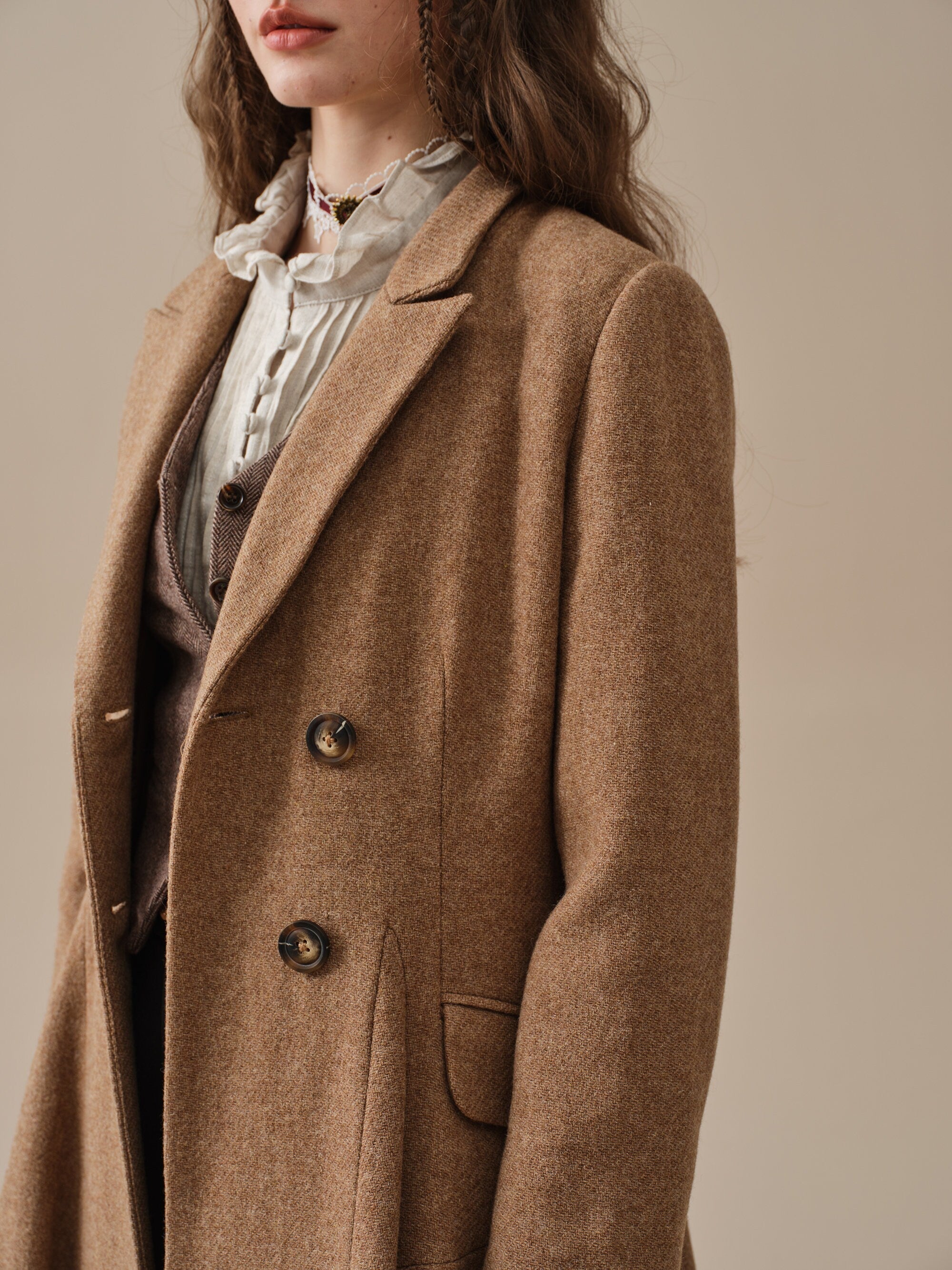 The Roman Holiday 17 | 100% wool classic coat – Linennaive