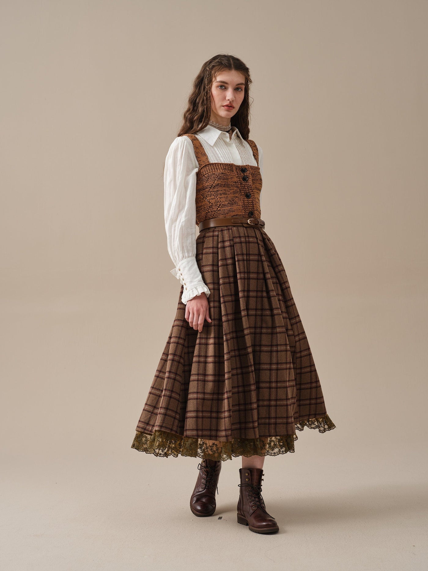 Rossel 21 | wool skirt with lace